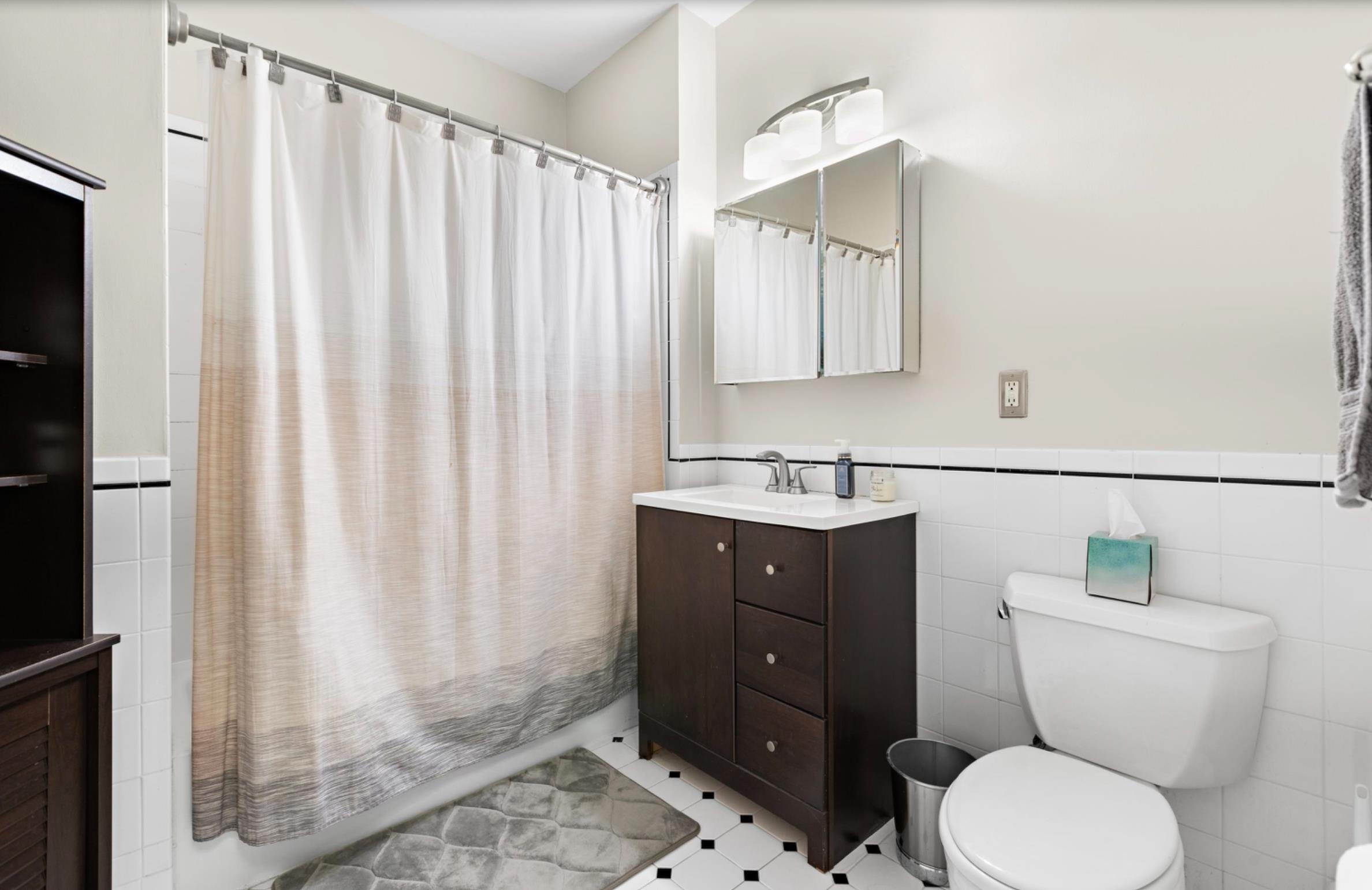 1500 HUDSON ST Unit: 4B