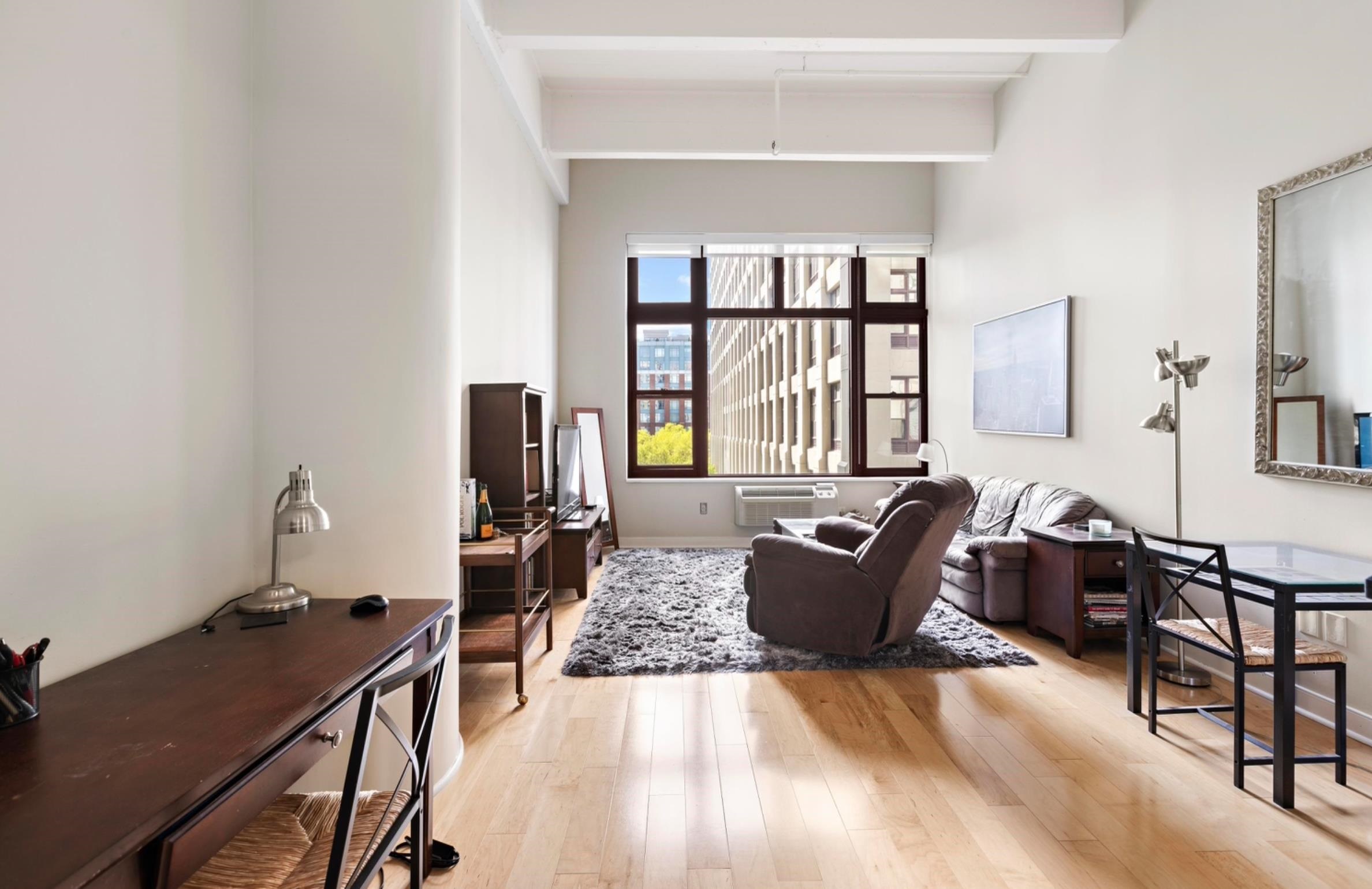 1500 HUDSON ST Unit: 4B