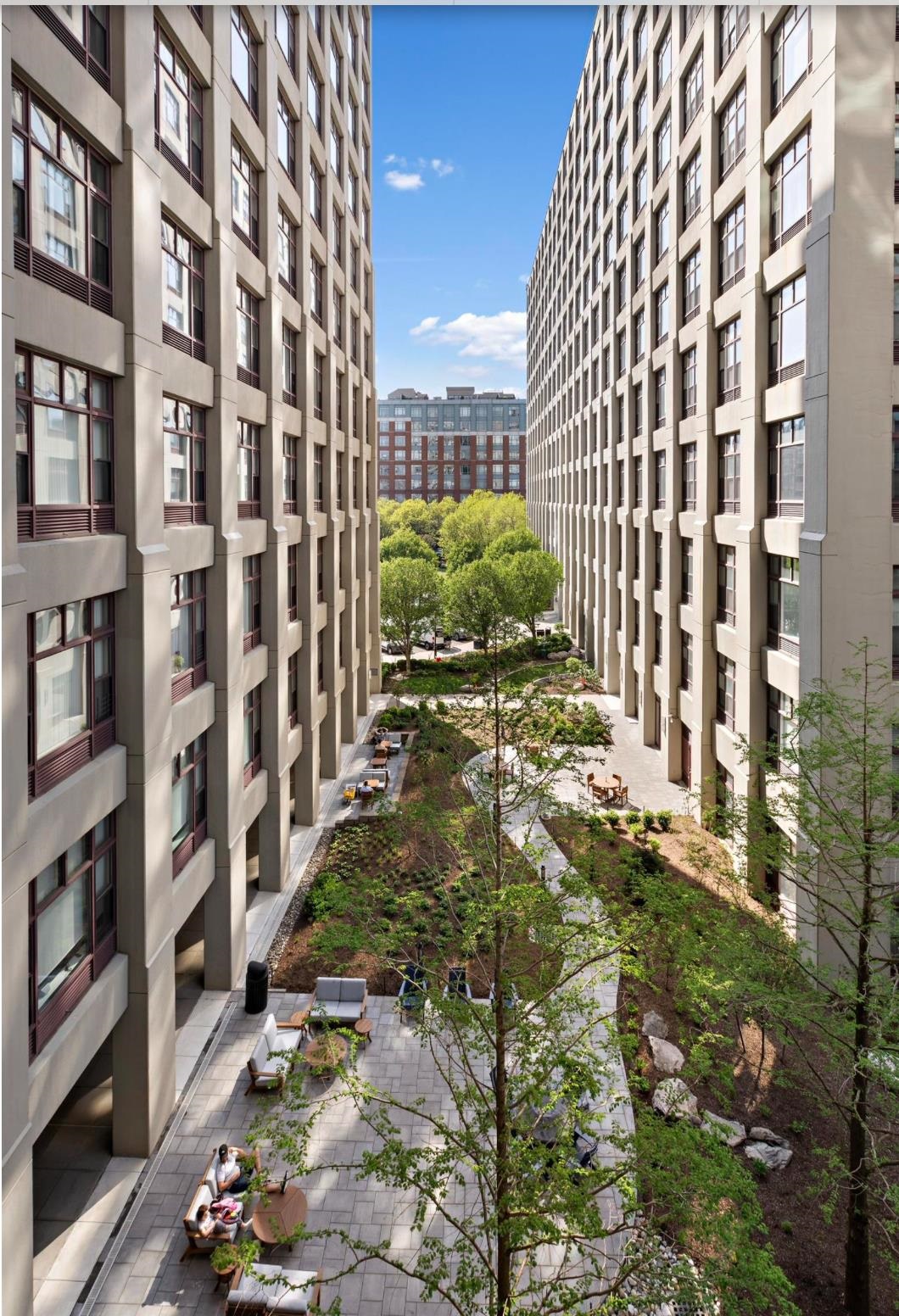 1500 HUDSON ST Unit: 4B
