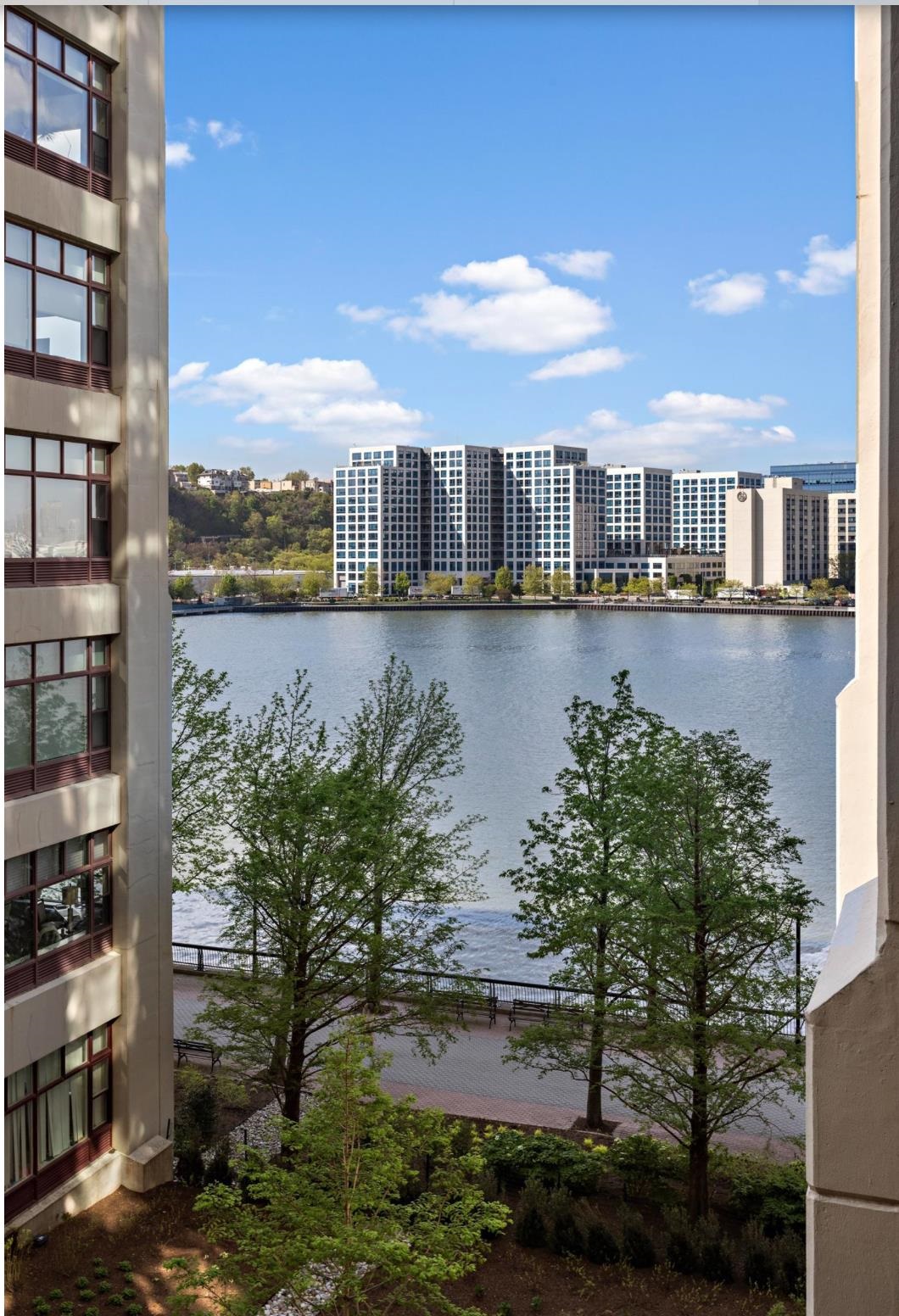 1500 HUDSON ST Unit: 4B