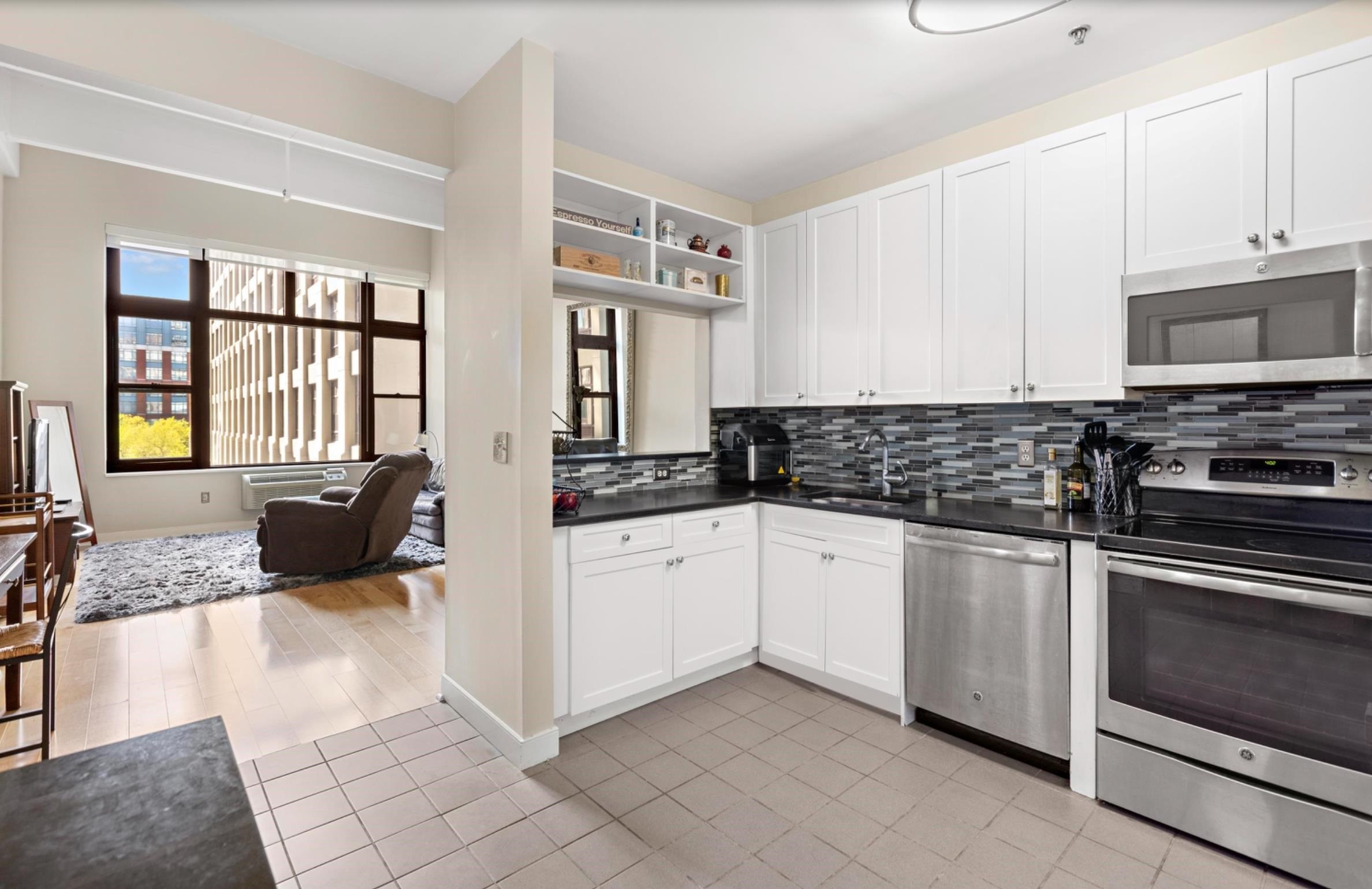 1500 HUDSON ST Unit: 4B