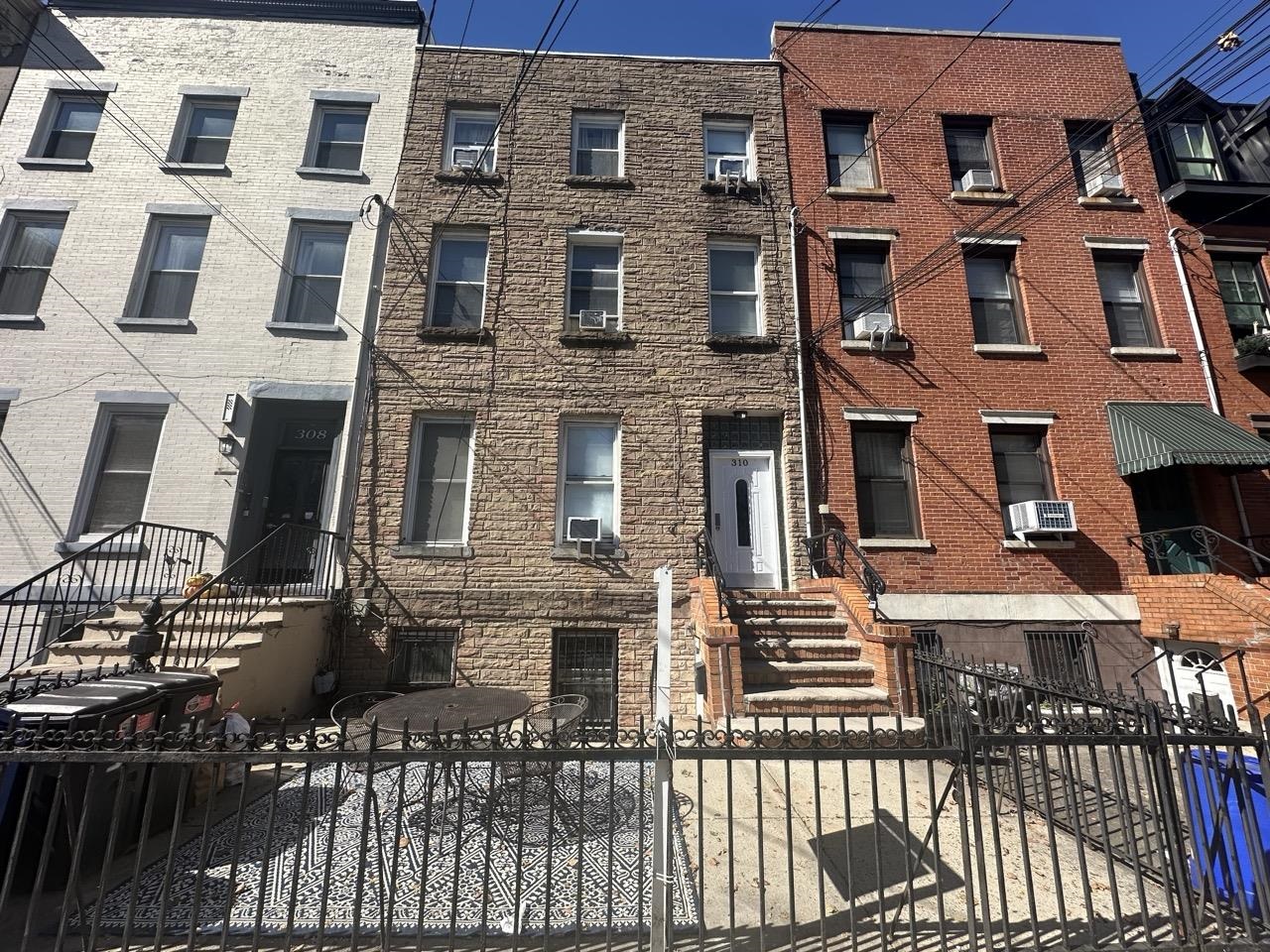 310 BLOOMFIELD ST