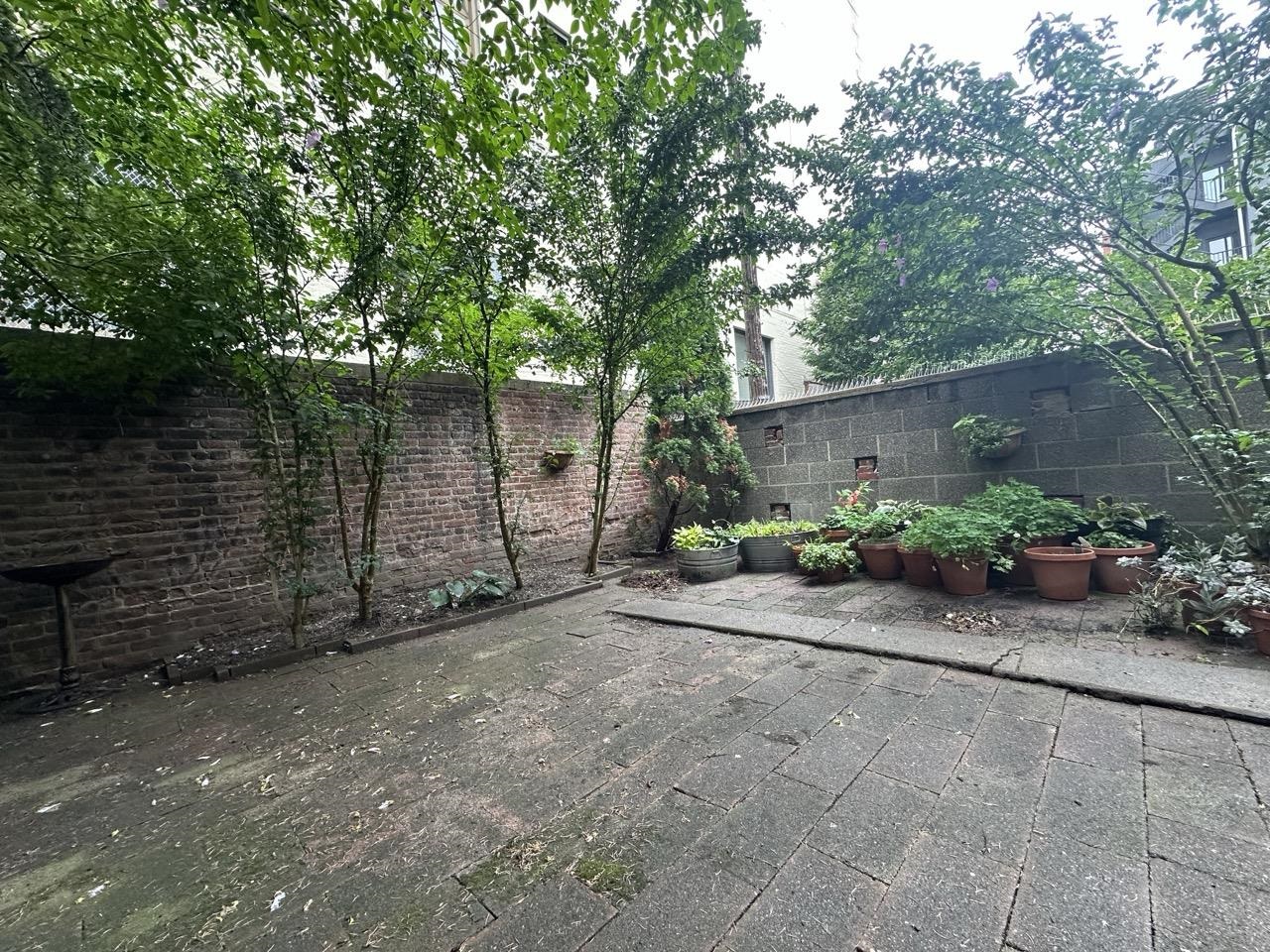 310 BLOOMFIELD ST
