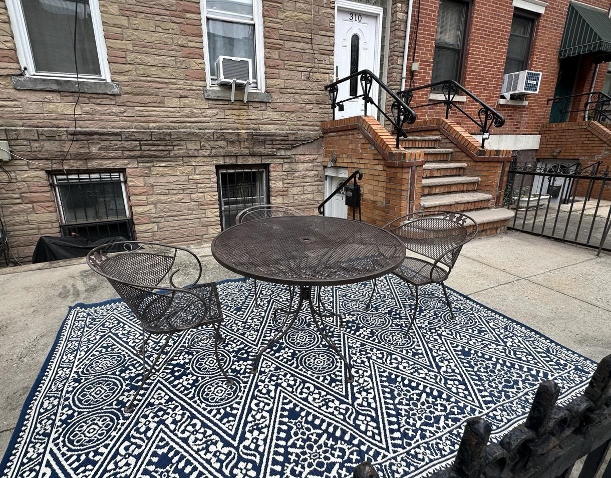 310 BLOOMFIELD ST