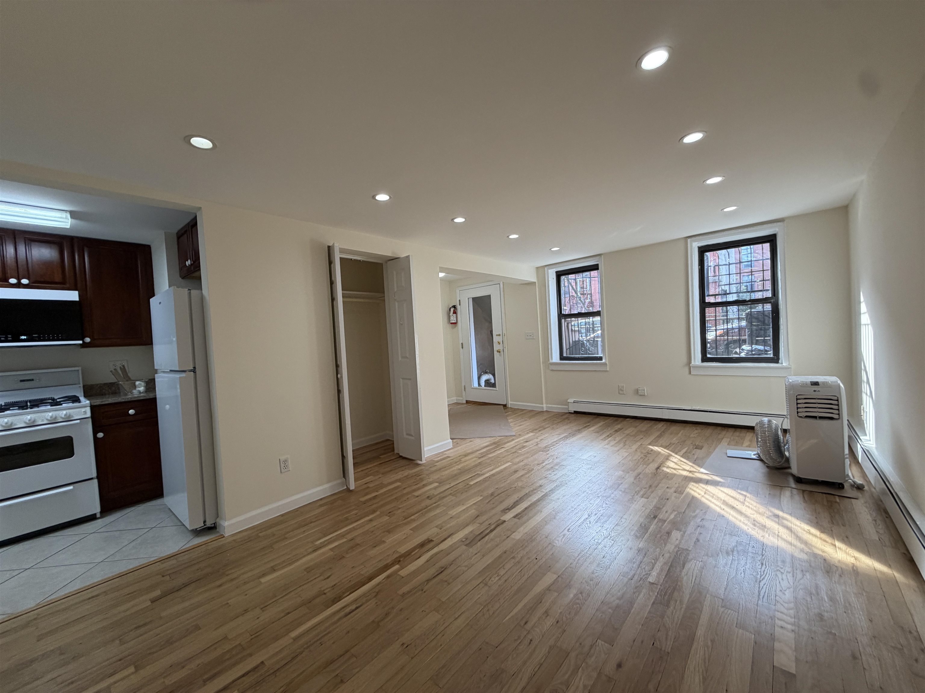 522 MANILA AVE Unit: G