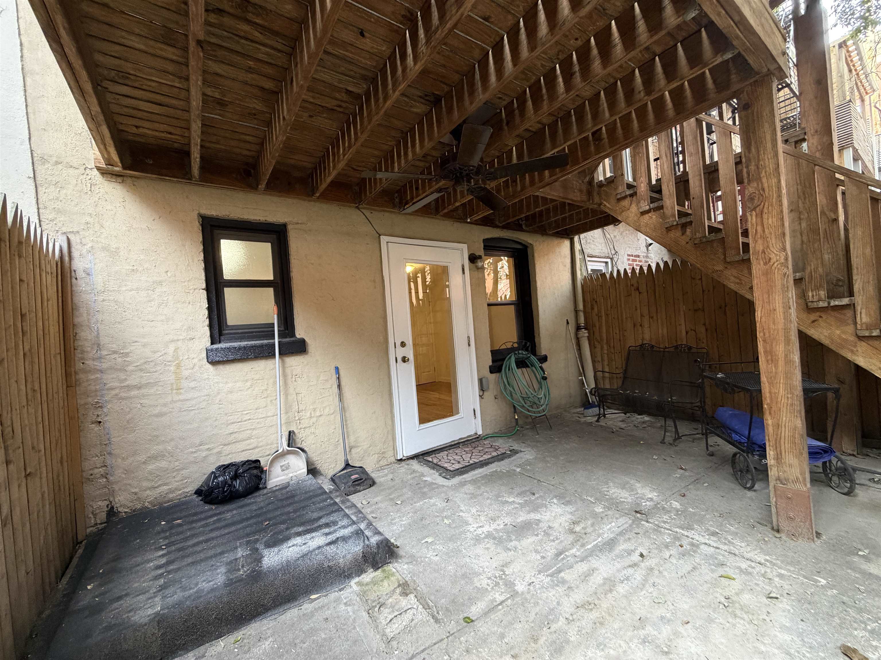 522 MANILA AVE Unit: G