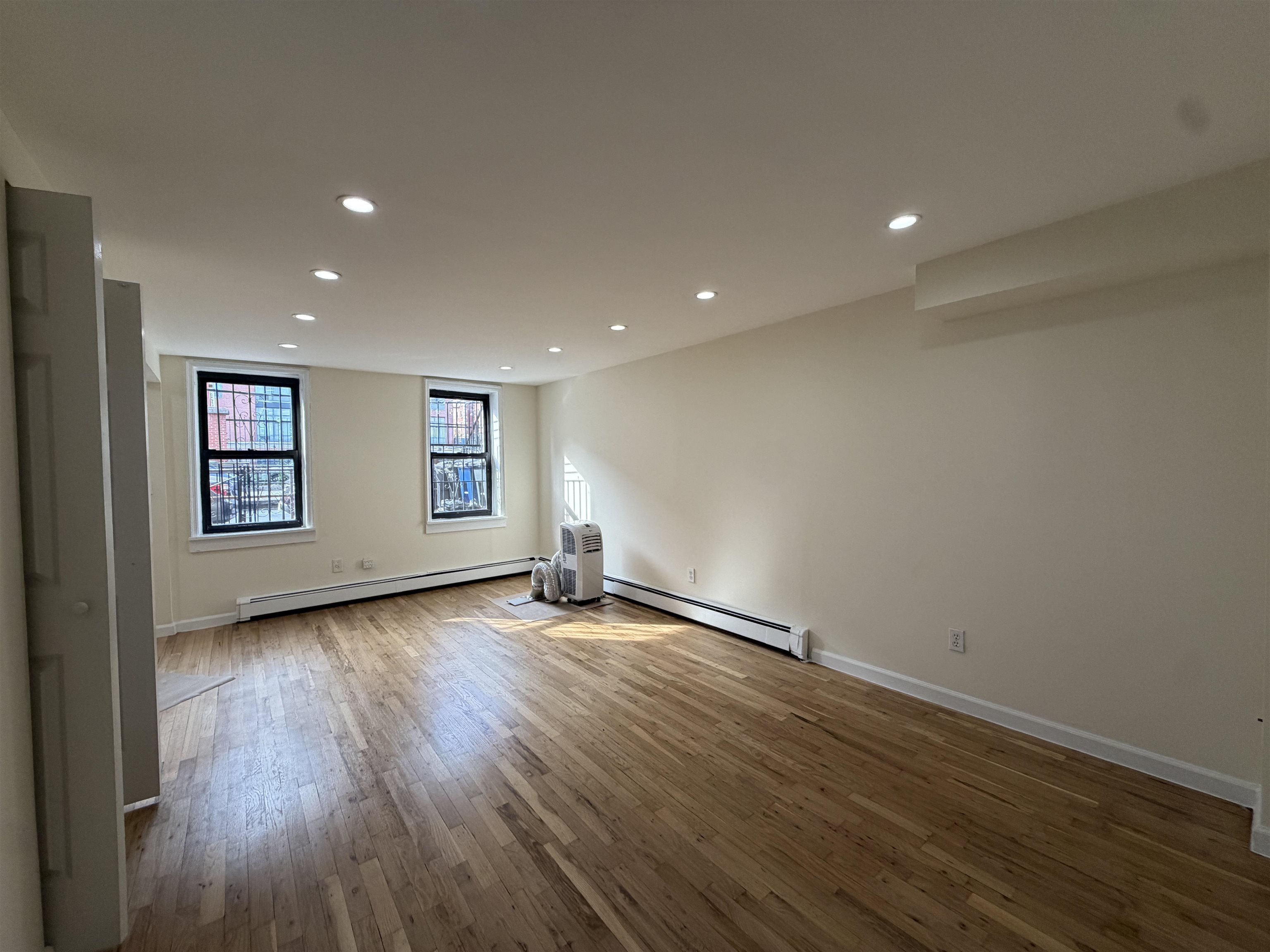 522 MANILA AVE Unit: G