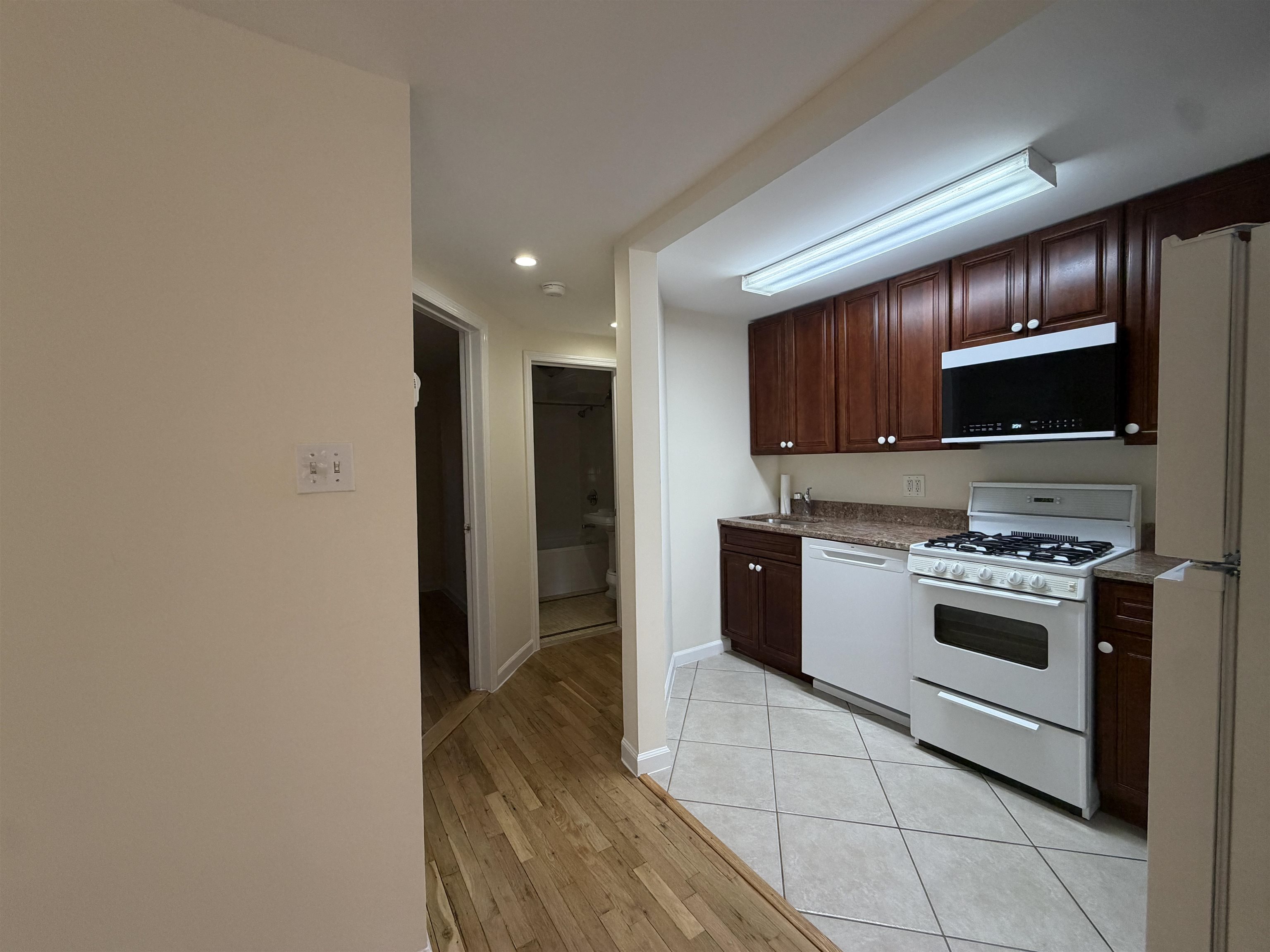 522 MANILA AVE Unit: G