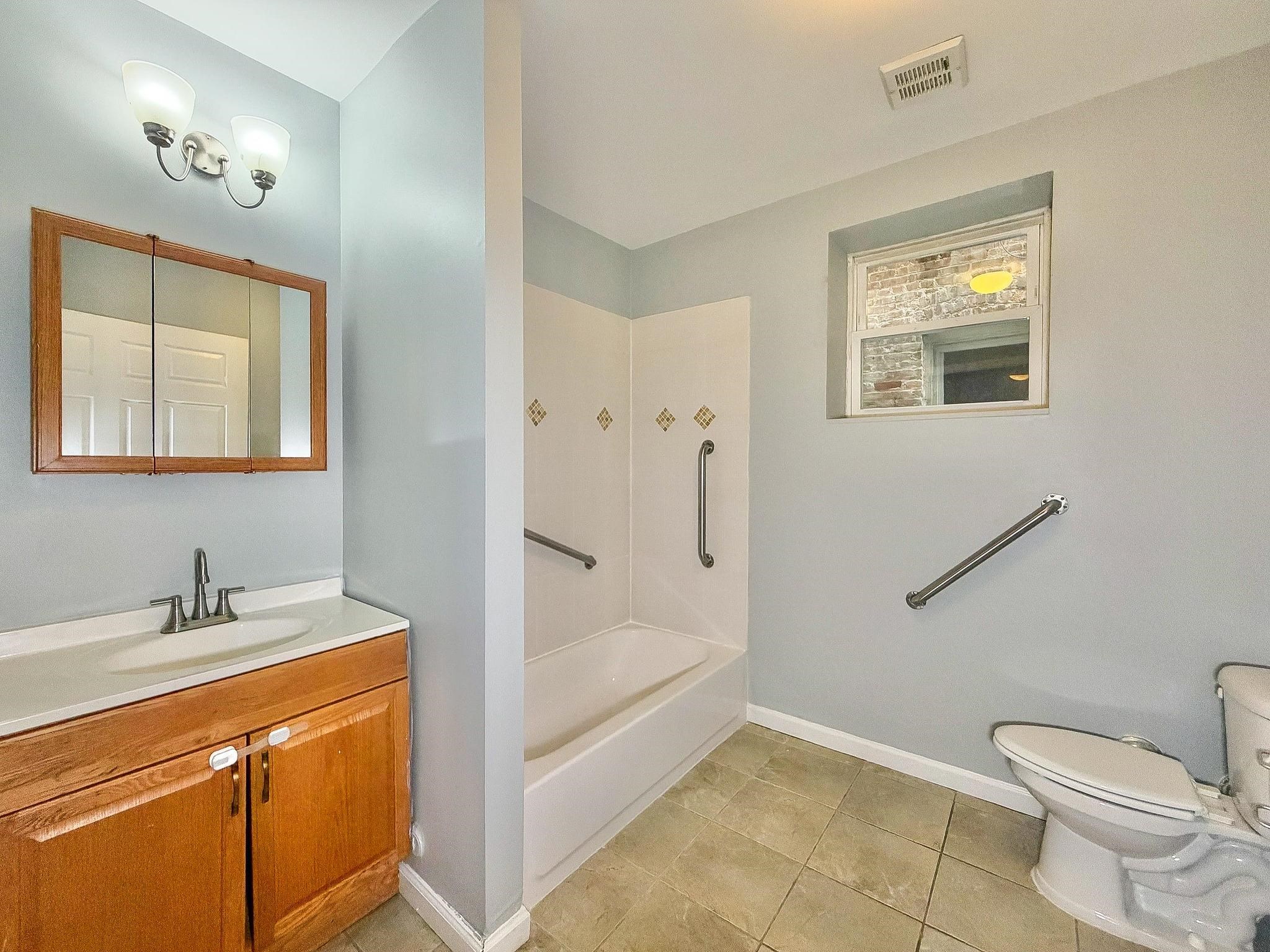 236 VAN HORNE ST Unit: 1B