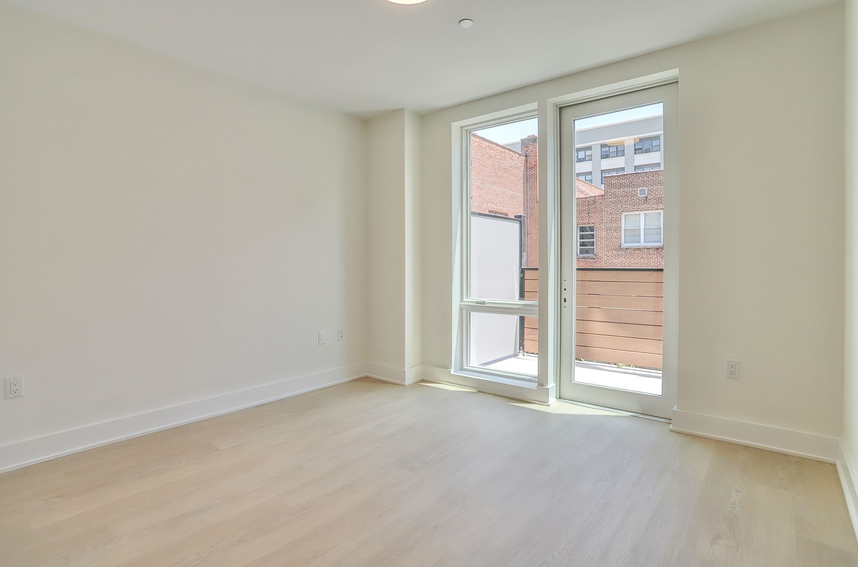 303 MADISON ST Unit: 207