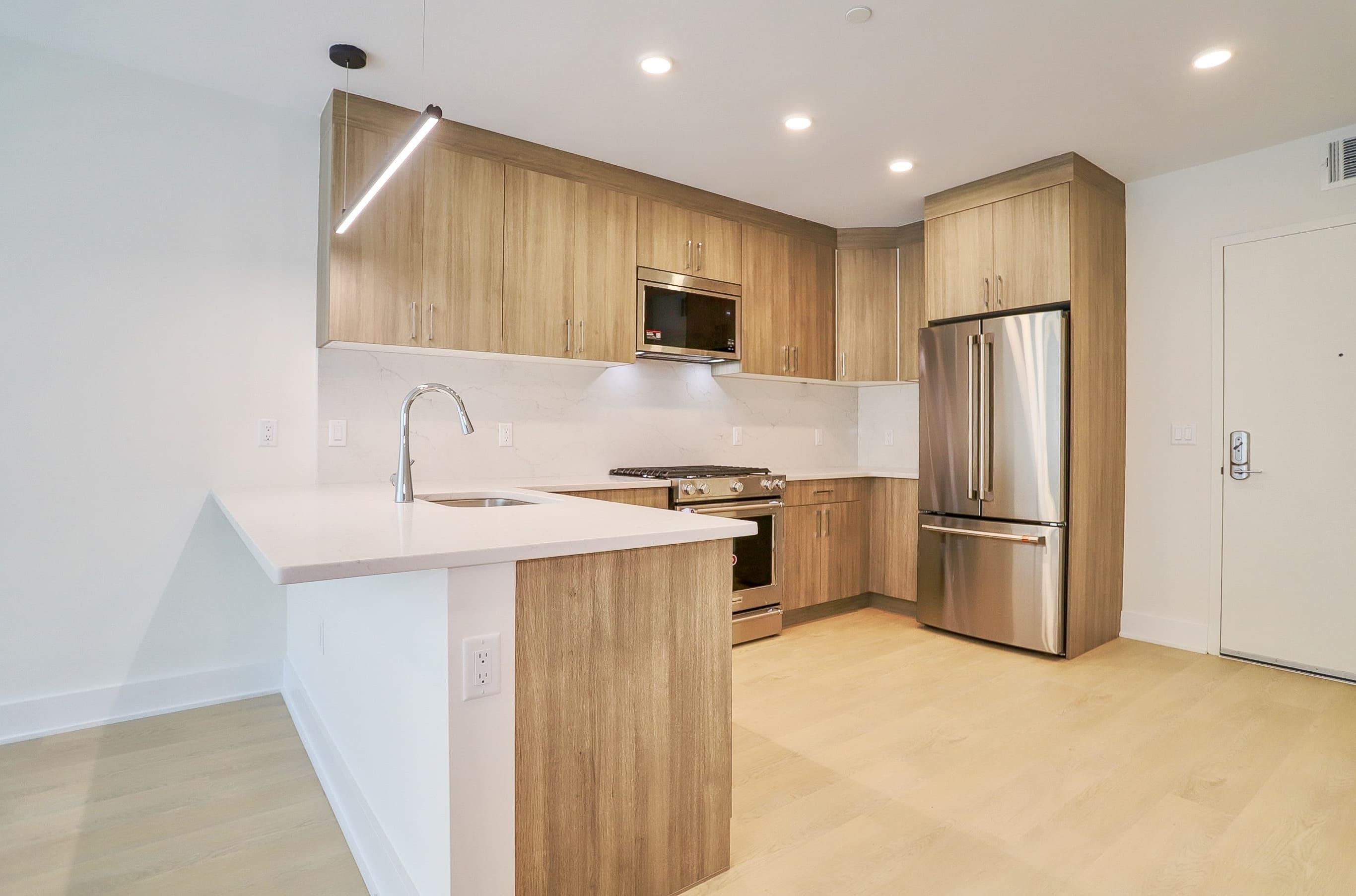 303 MADISON ST Unit: 207