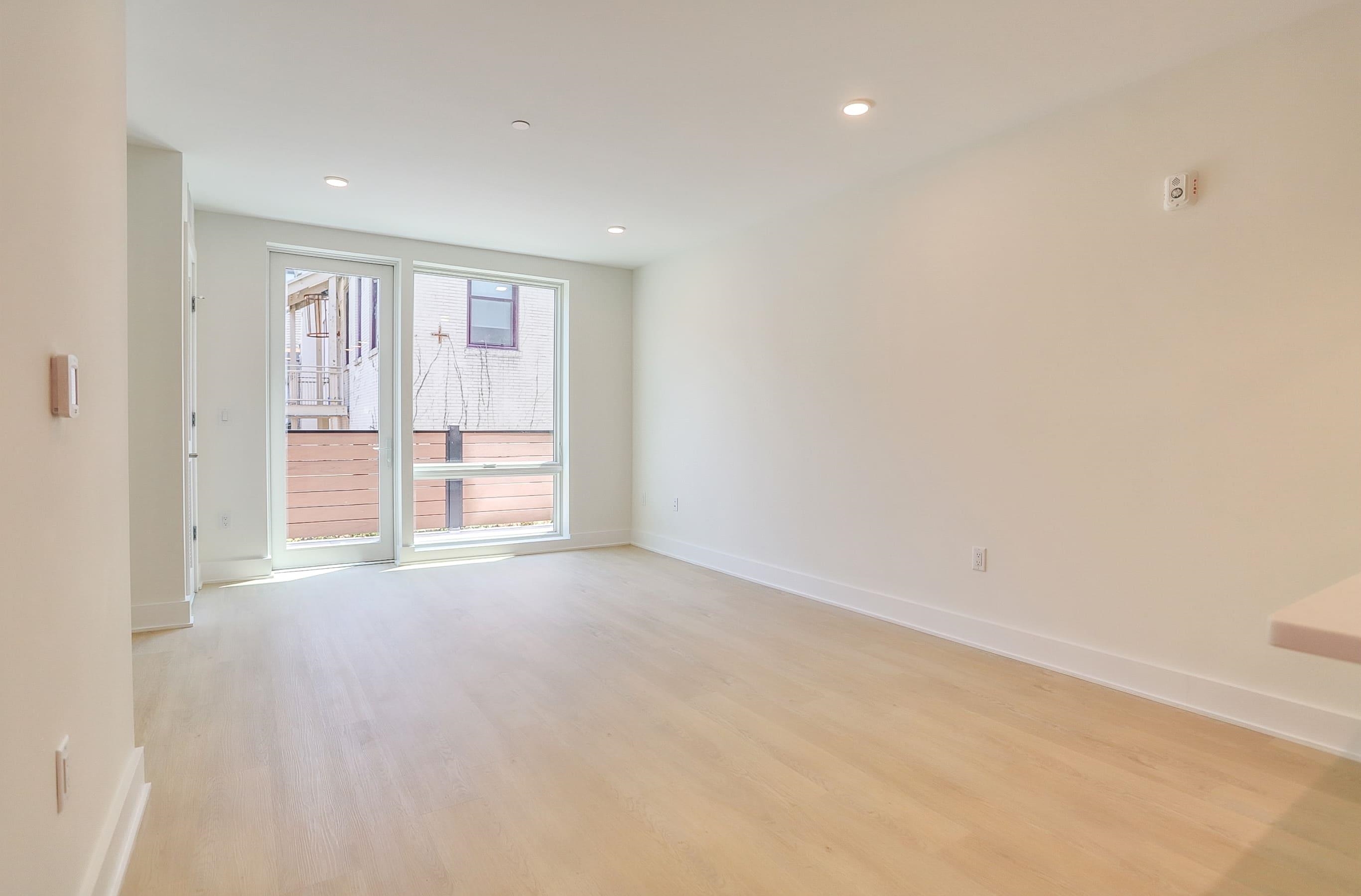 303 MADISON ST Unit: 207