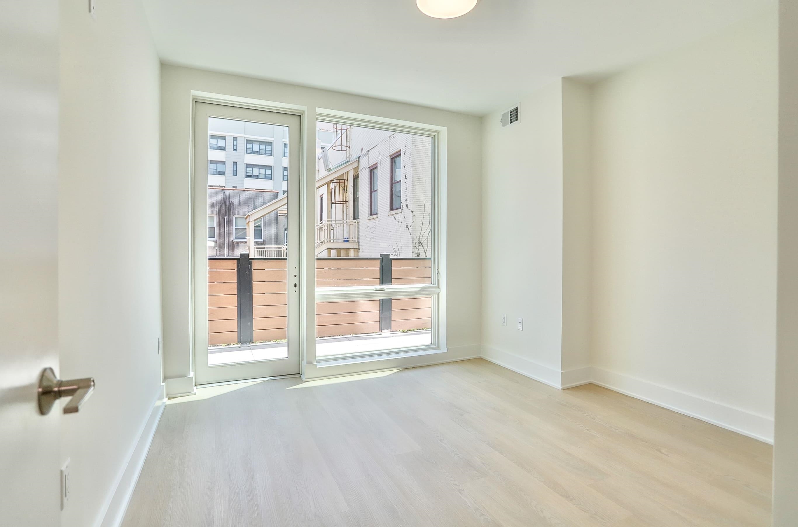 303 MADISON ST Unit: 207