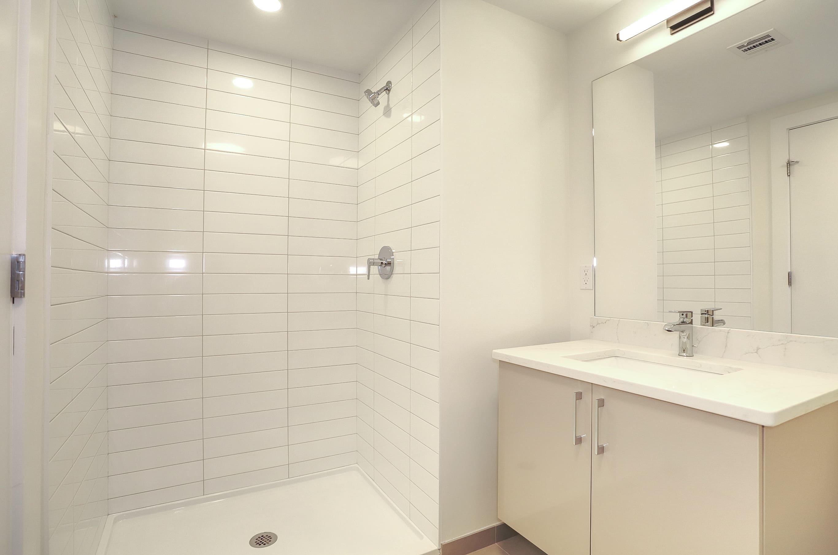 303 MADISON ST Unit: 207