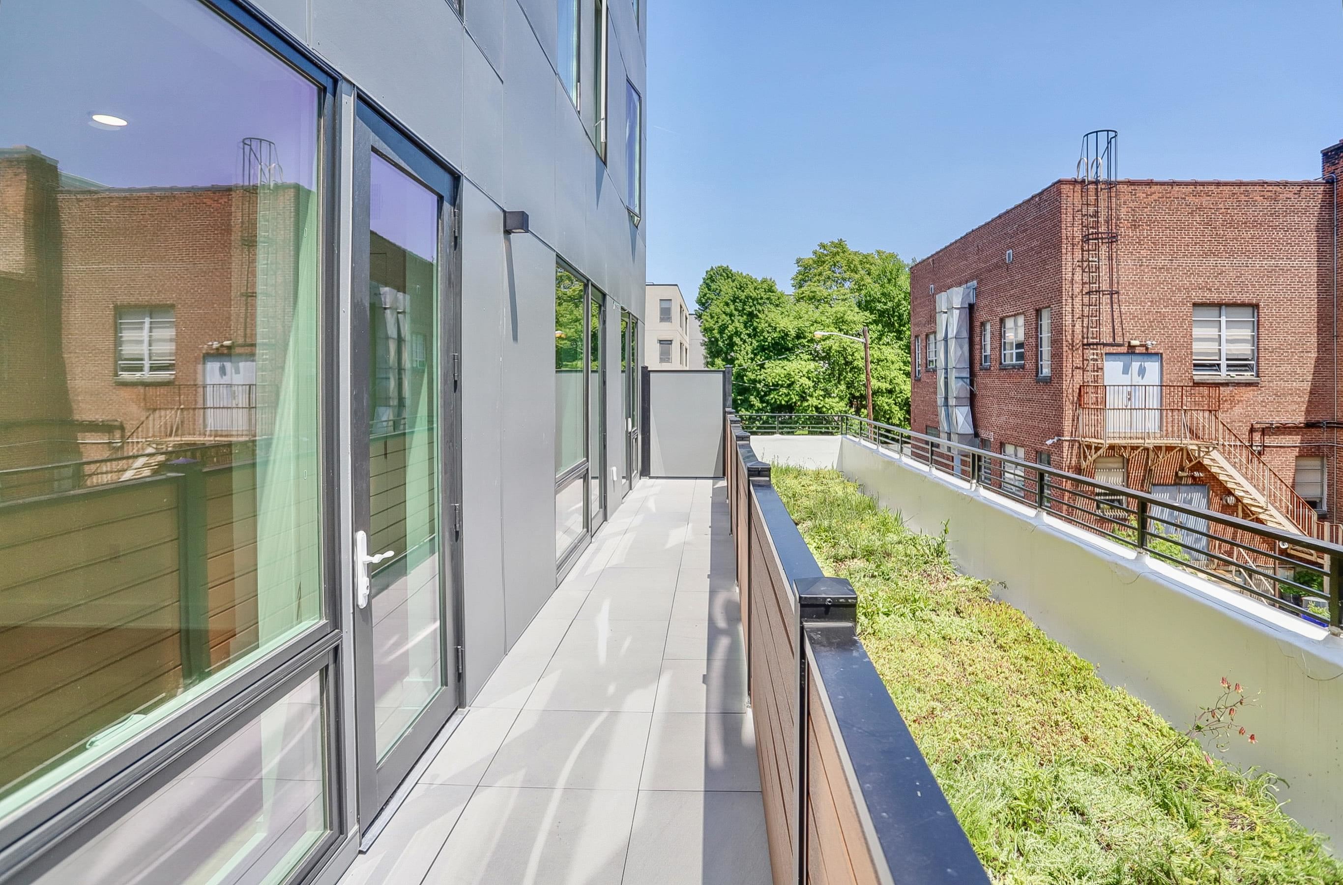 303 MADISON ST Unit: 207