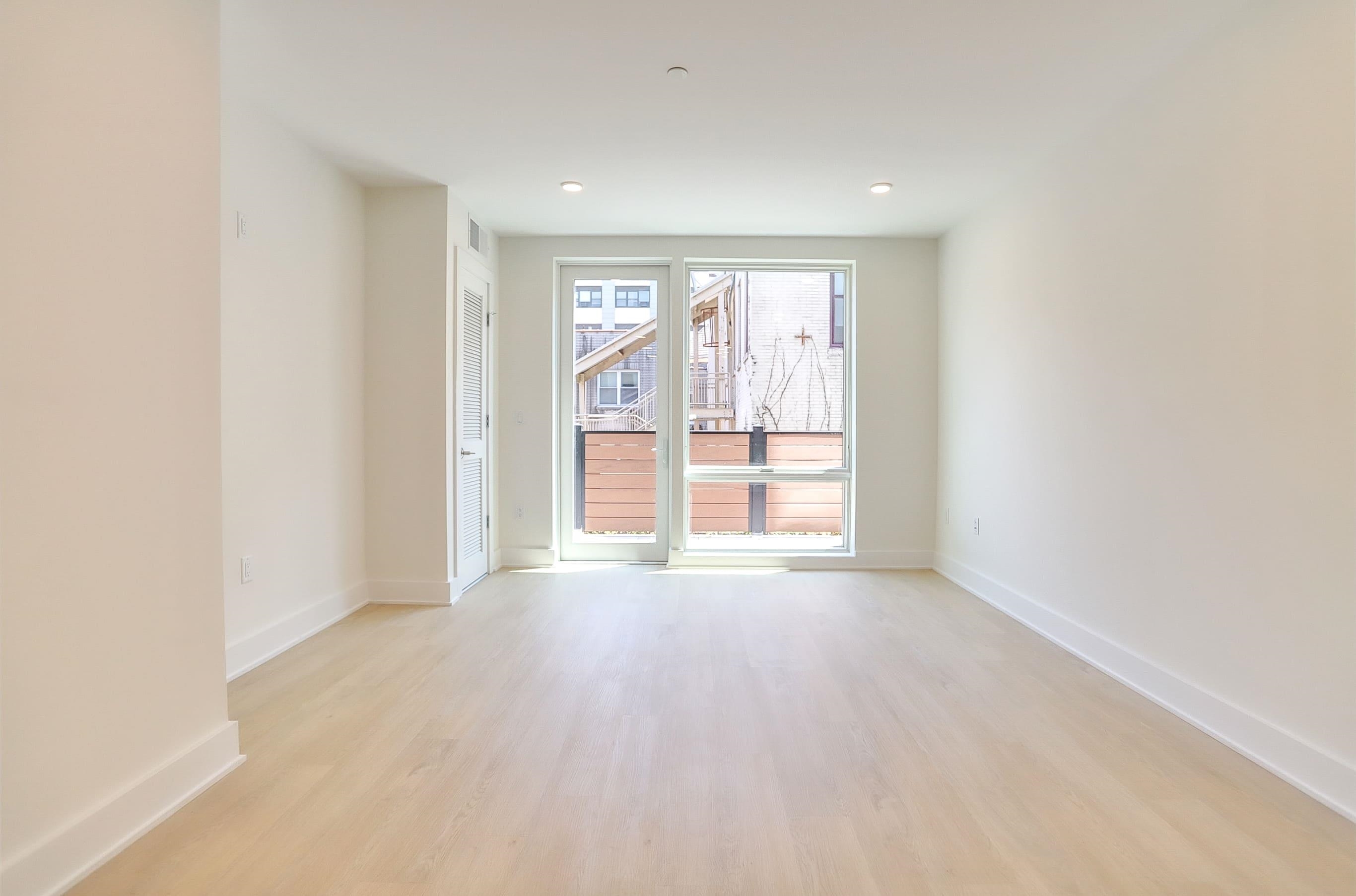 303 MADISON ST Unit: 207