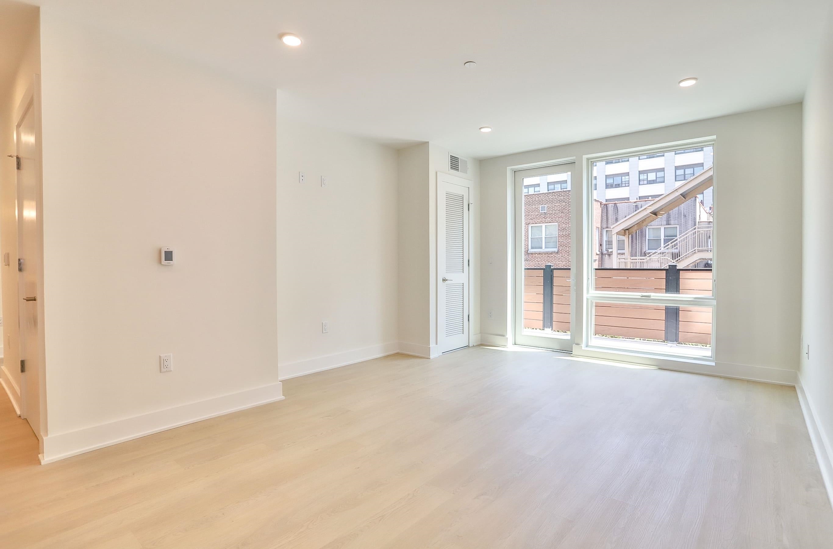 303 MADISON ST Unit: 207