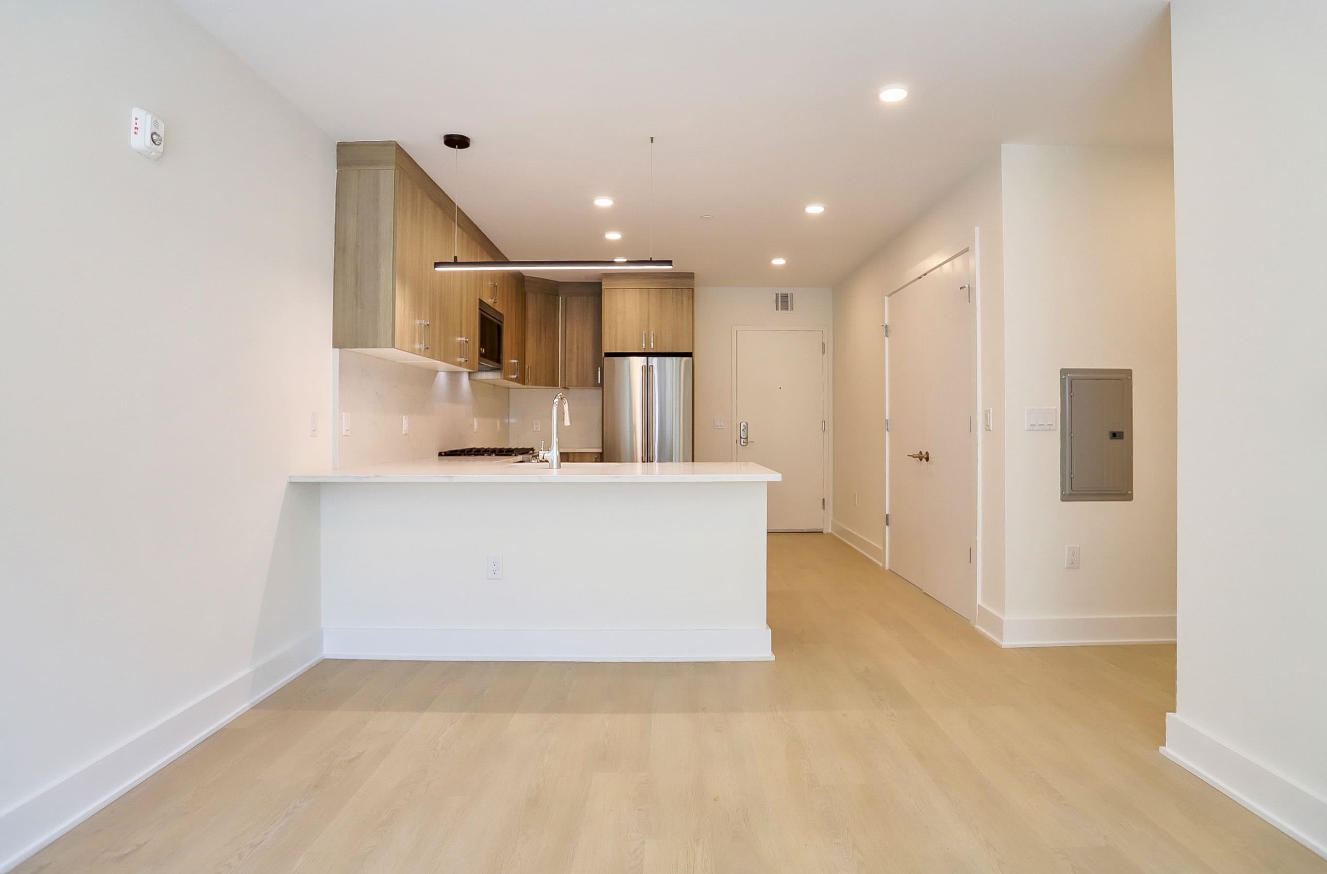 303 MADISON ST Unit: 207
