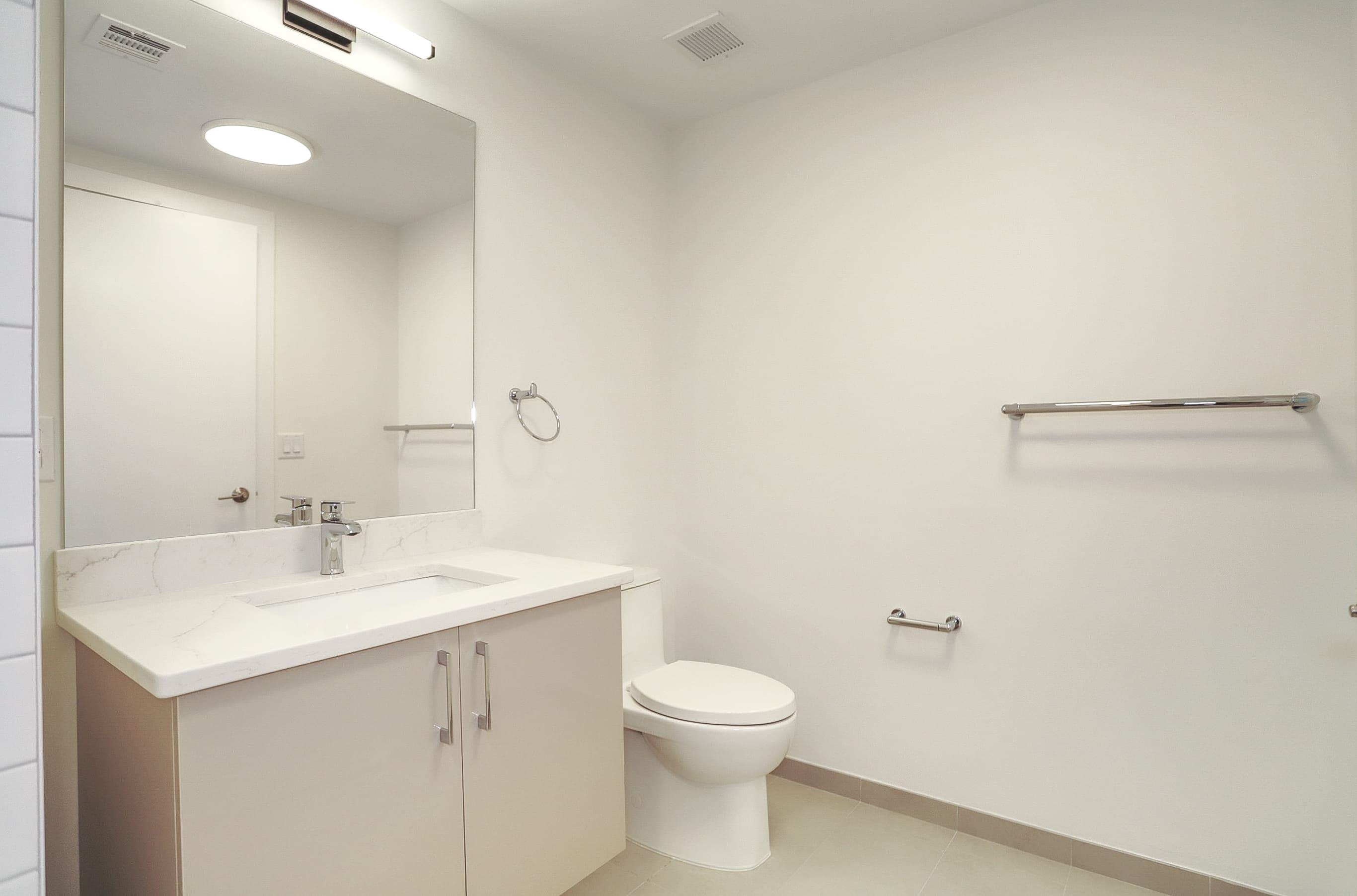 303 MADISON ST Unit: 207