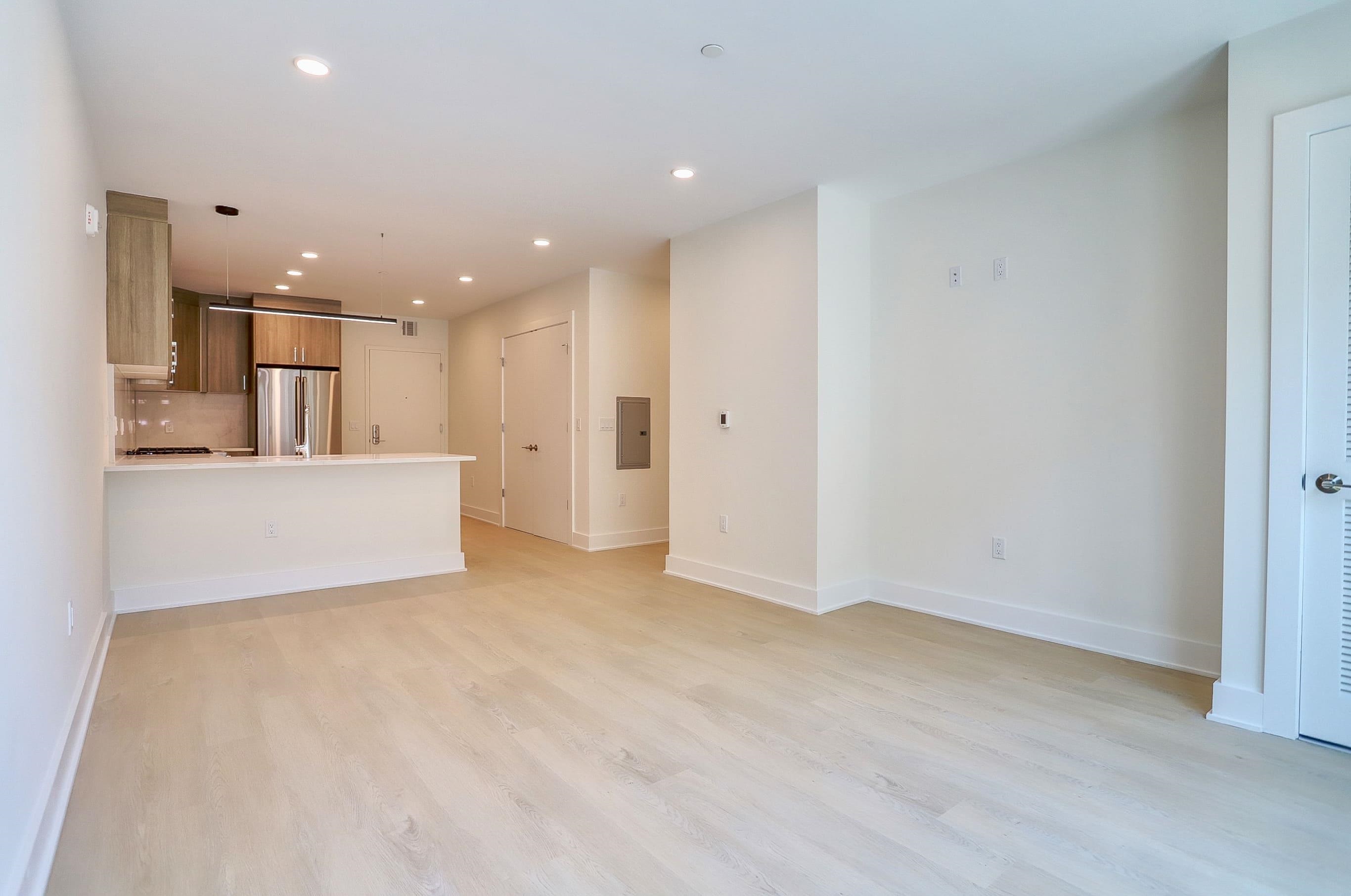 303 MADISON ST Unit: 207