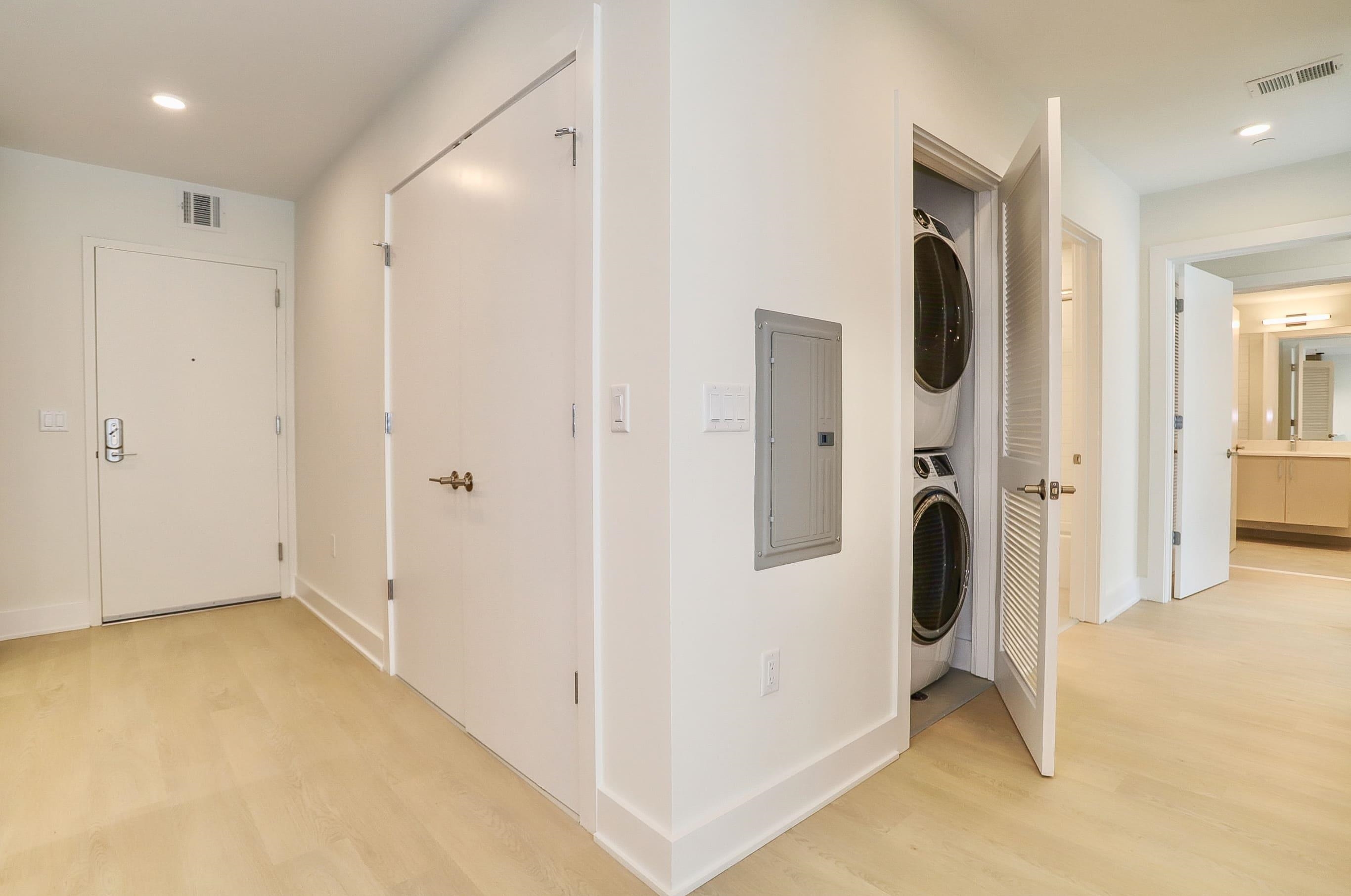 303 MADISON ST Unit: 207