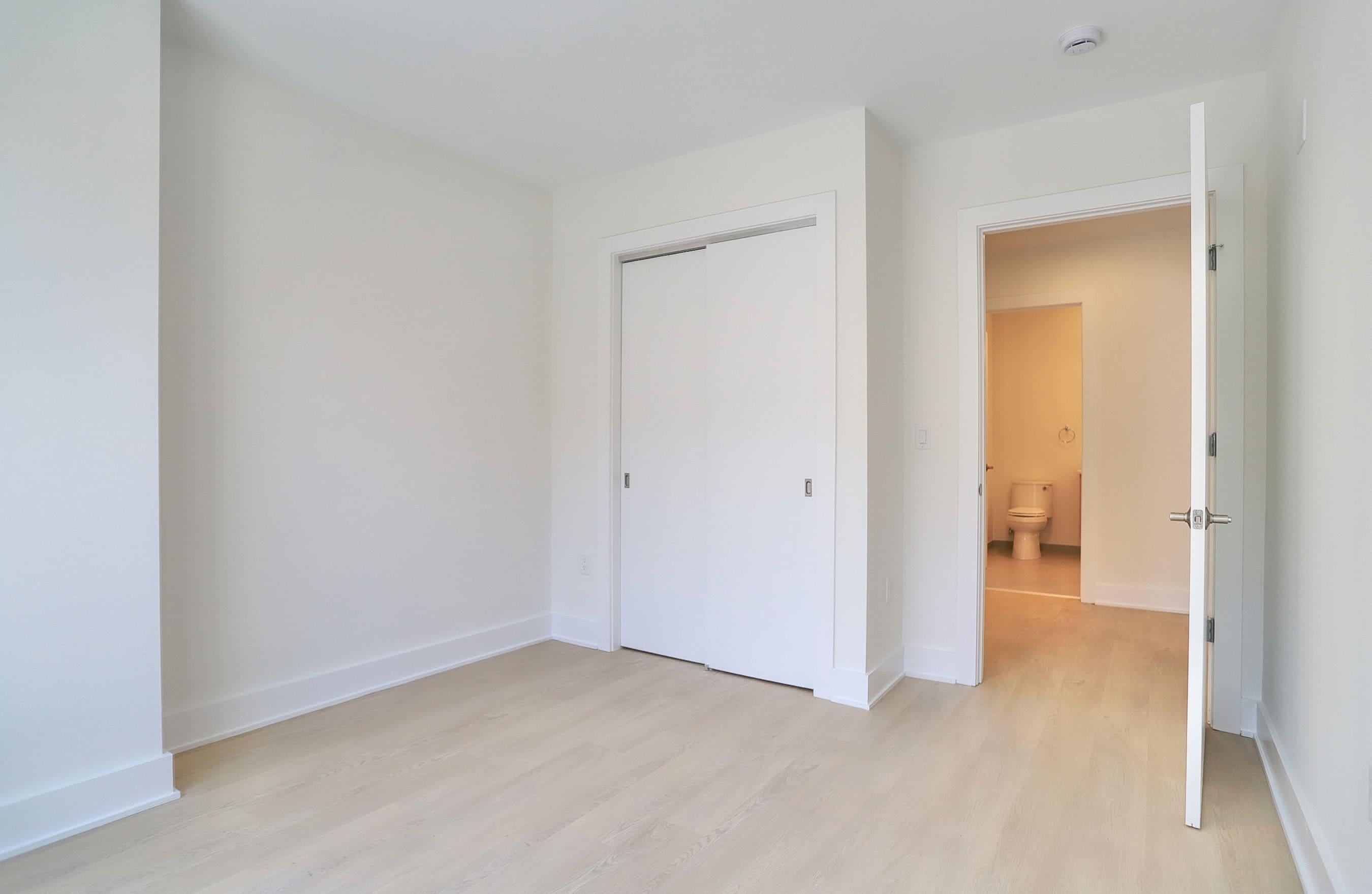 303 MADISON ST Unit: 207