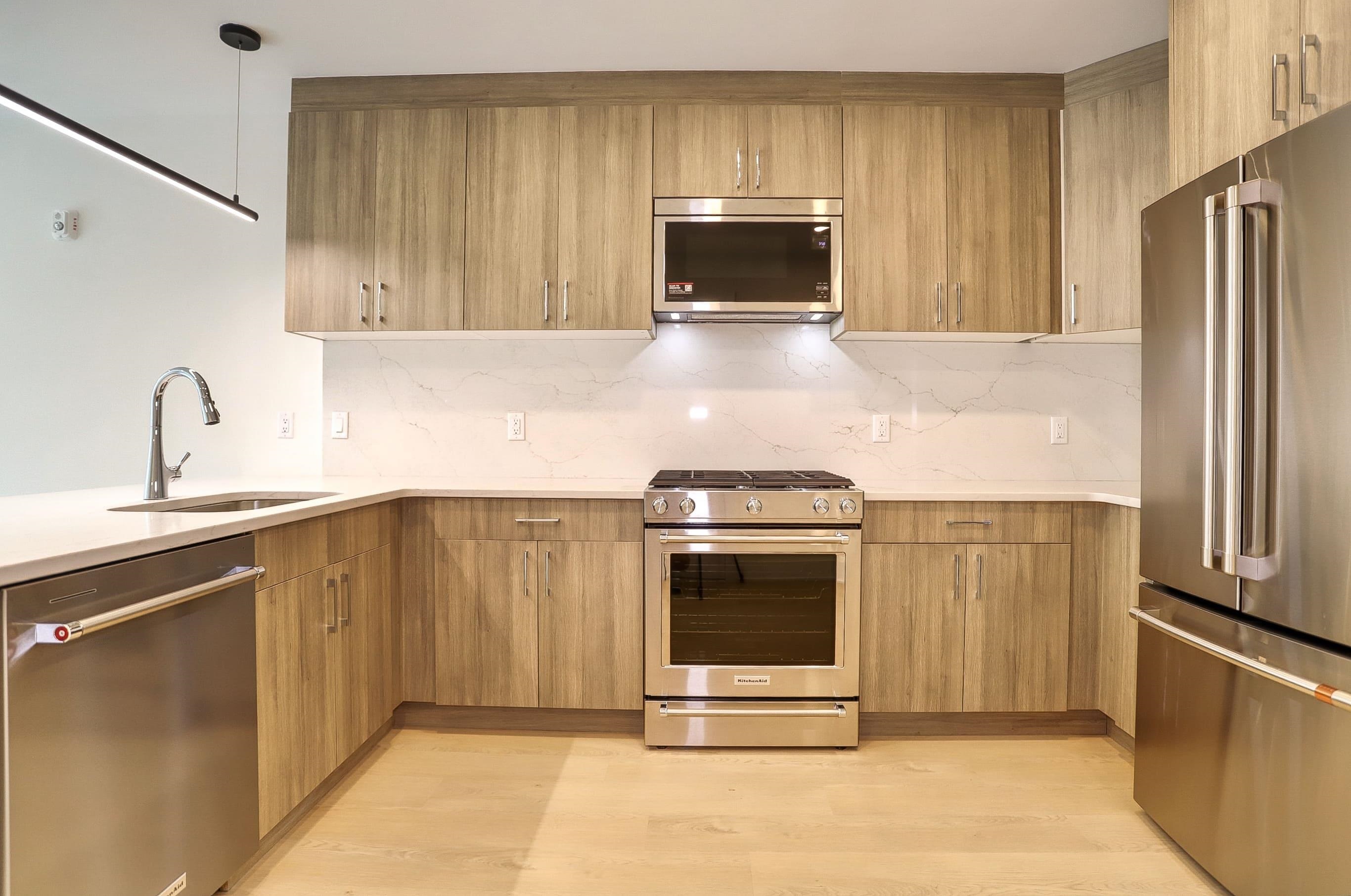 303 MADISON ST Unit: 207
