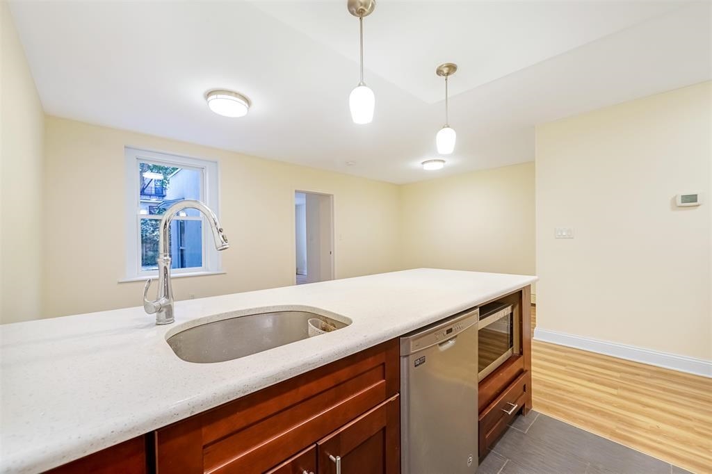 1026 BLOOMFIELD ST Unit: G