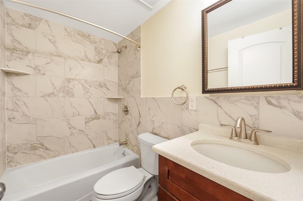 1026 BLOOMFIELD ST Unit: G