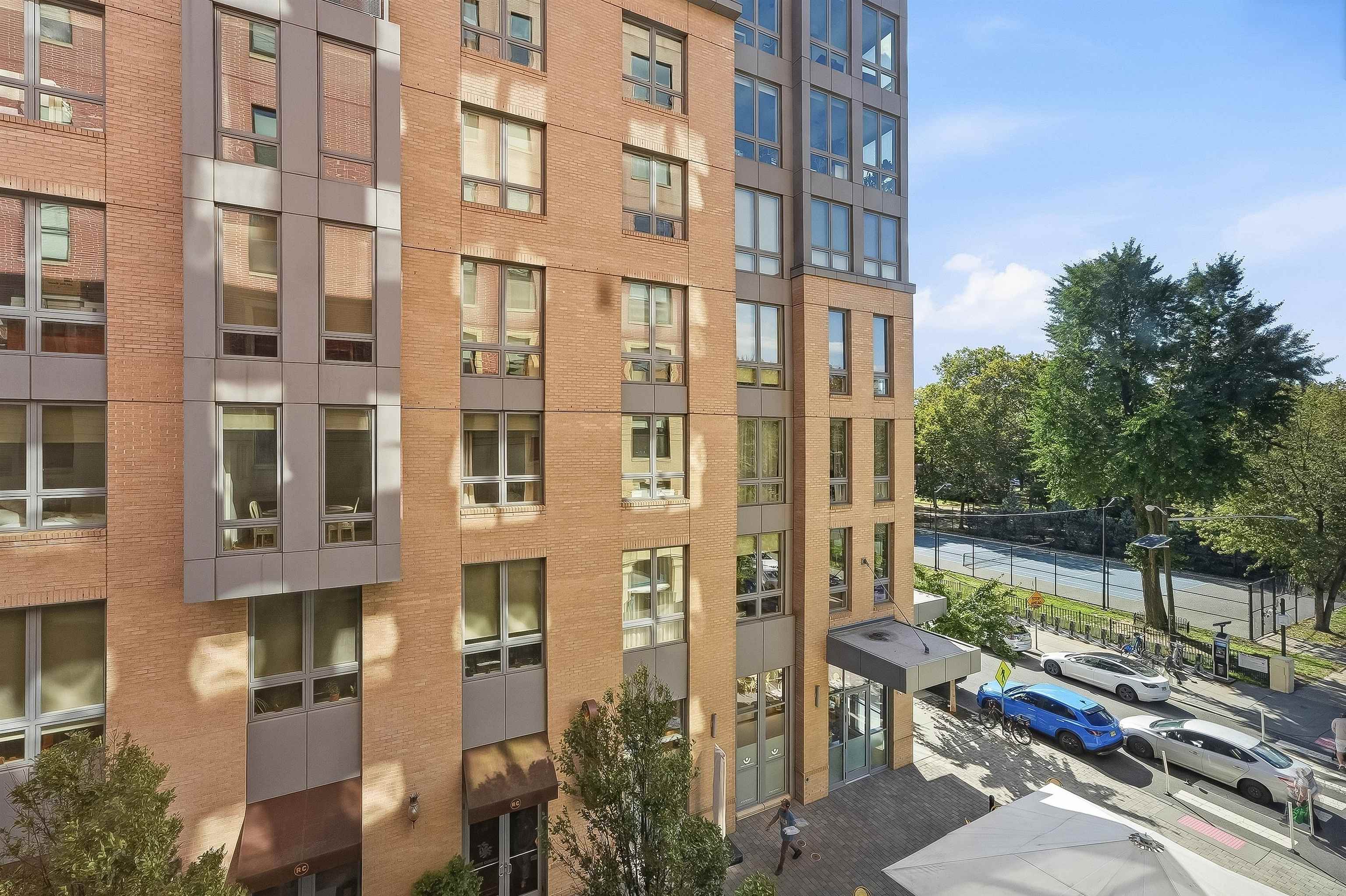 232 PAVONIA AVE Unit: 312