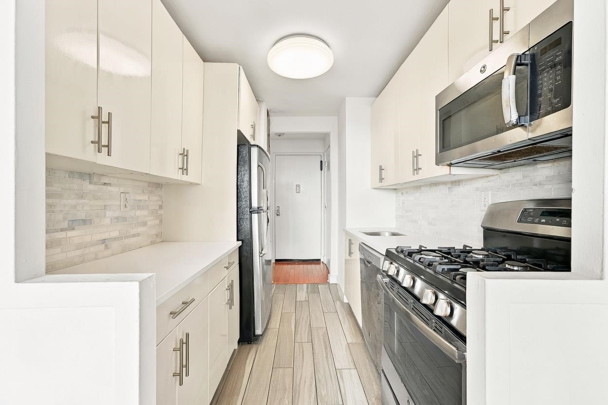 500 CENTRAL AVE Unit: 1709