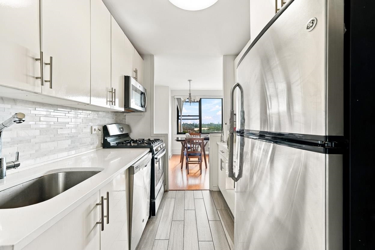 500 CENTRAL AVE Unit: 1709