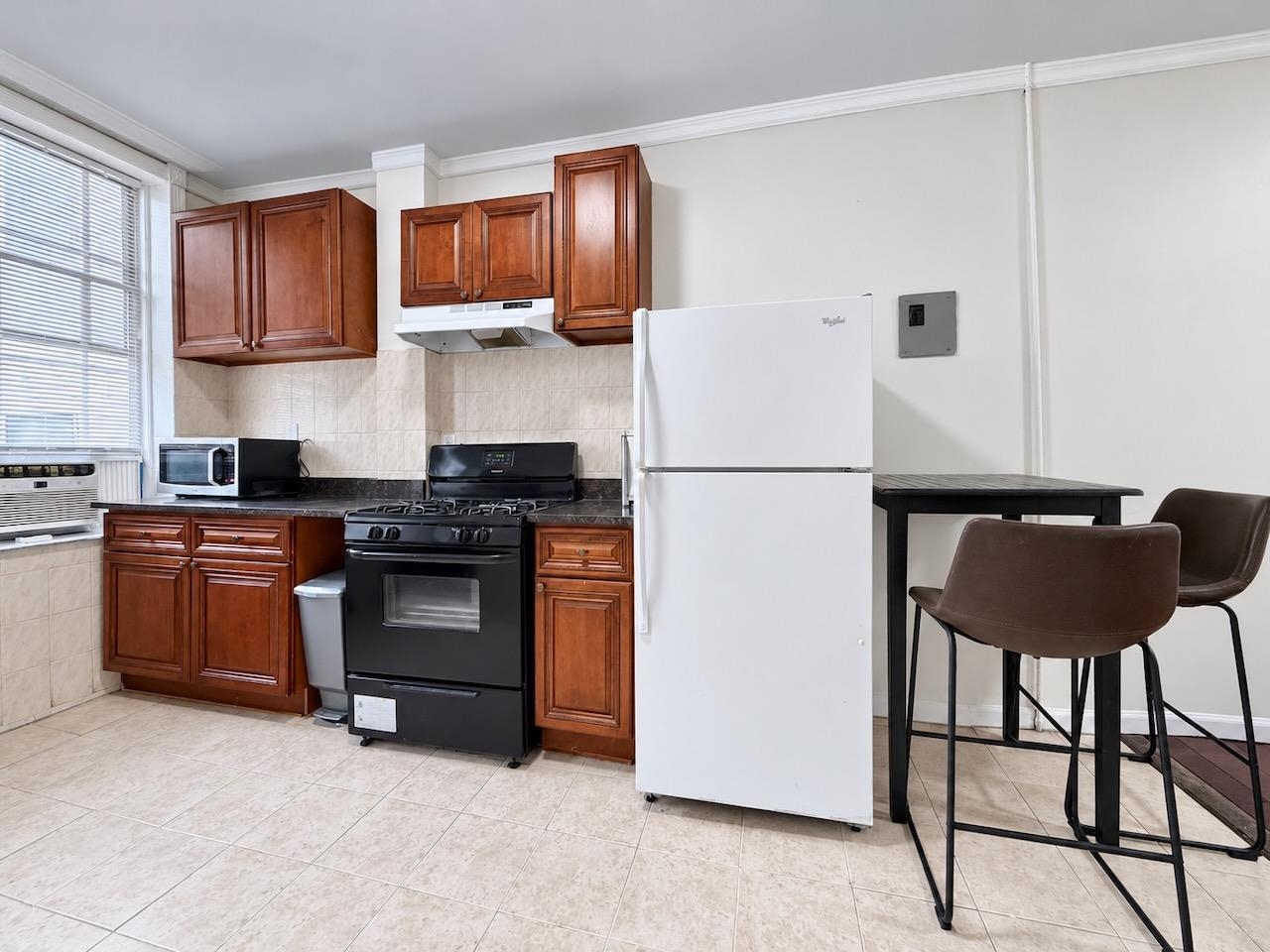 59 WEBSTER AVE Unit: 1