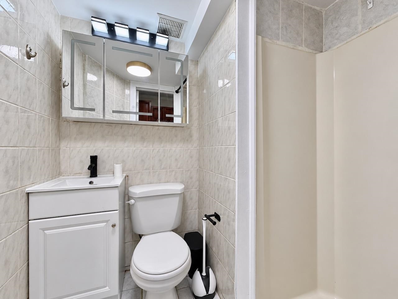 59 WEBSTER AVE Unit: 1