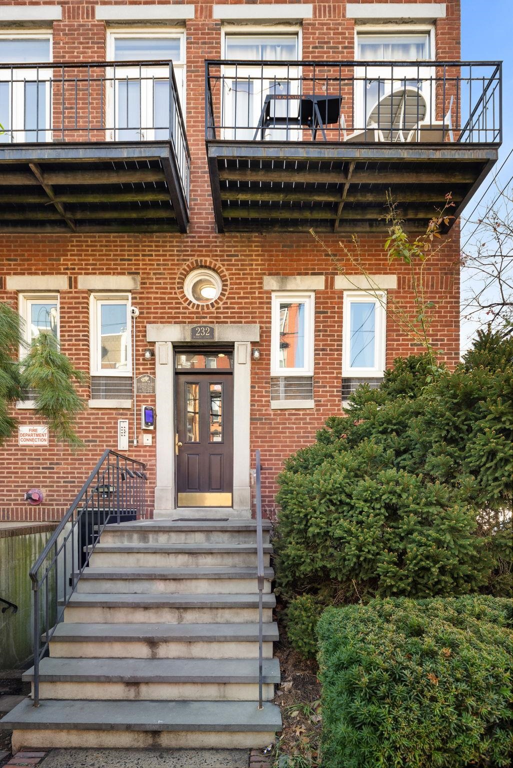 232 MONROE ST Unit: 1N