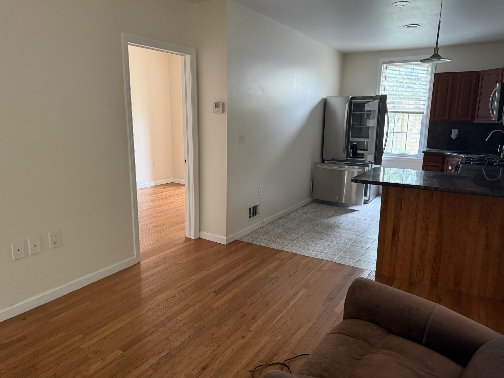 352 WOODLAWN AVE Unit: 1