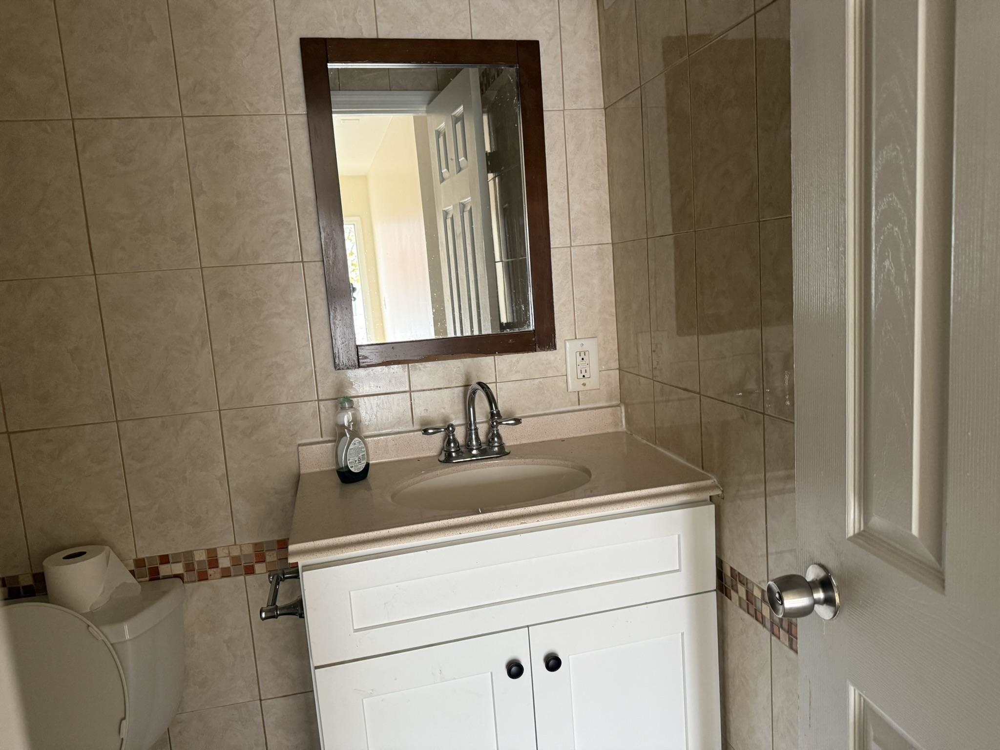 352 WOODLAWN AVE Unit: 1