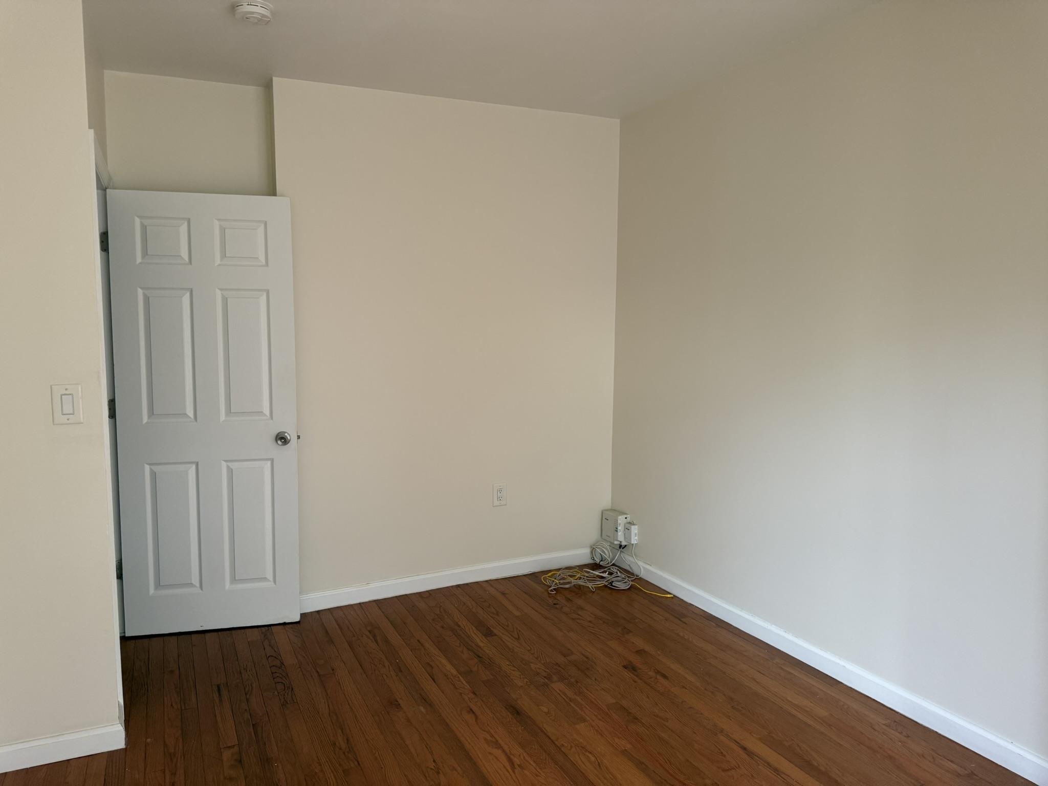 352 WOODLAWN AVE Unit: 1