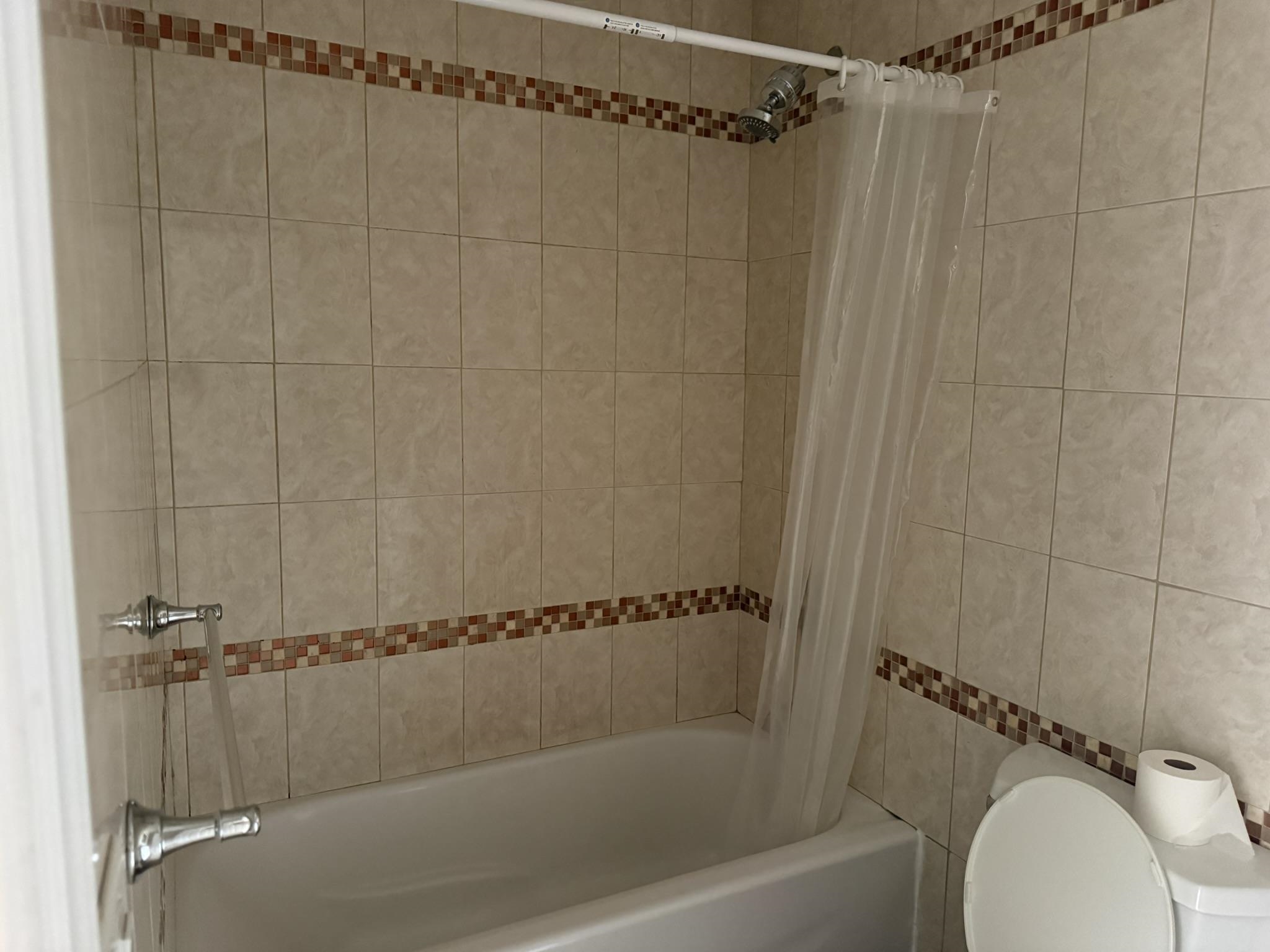 352 WOODLAWN AVE Unit: 1