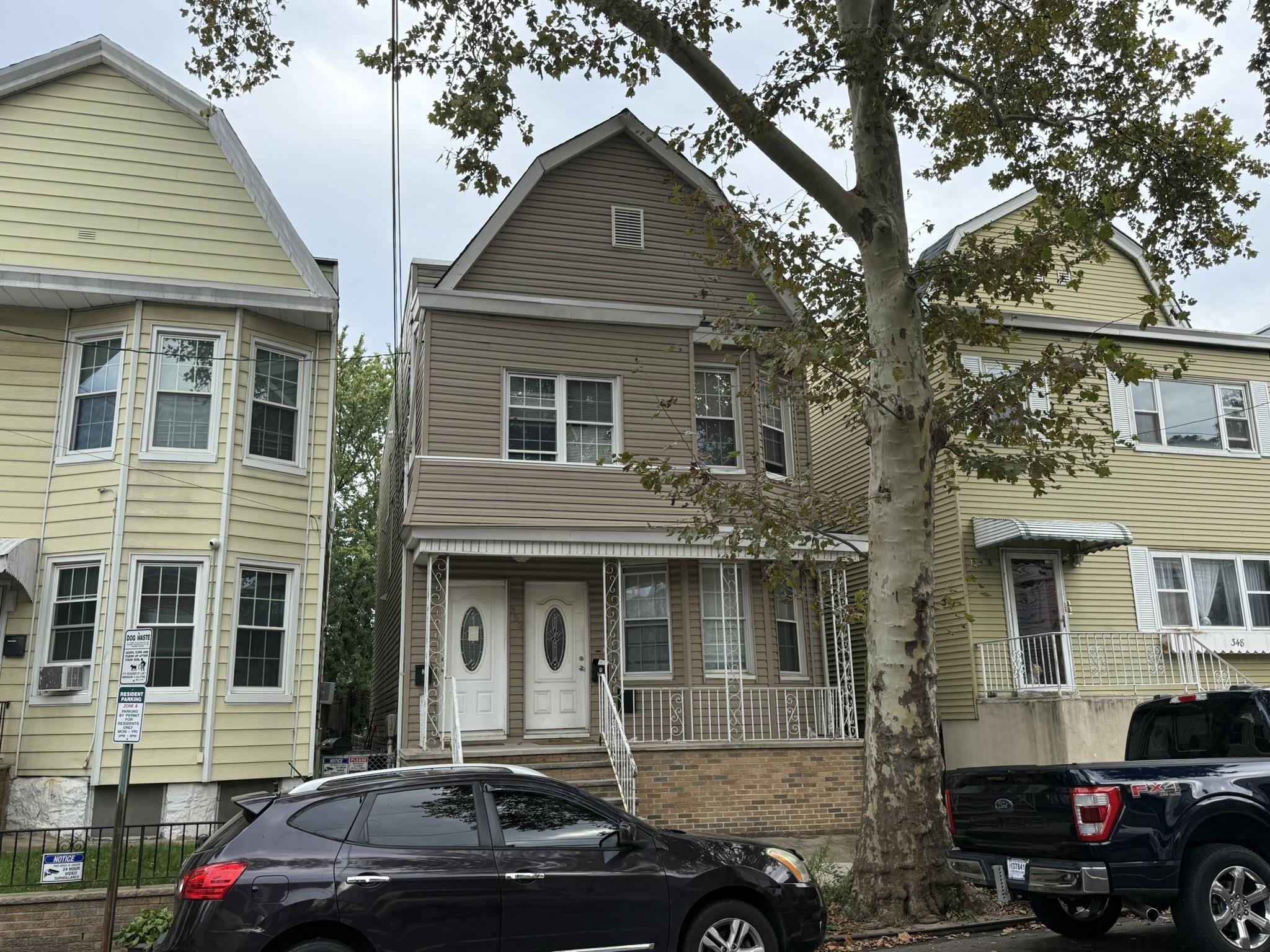 352 WOODLAWN AVE Unit: 1