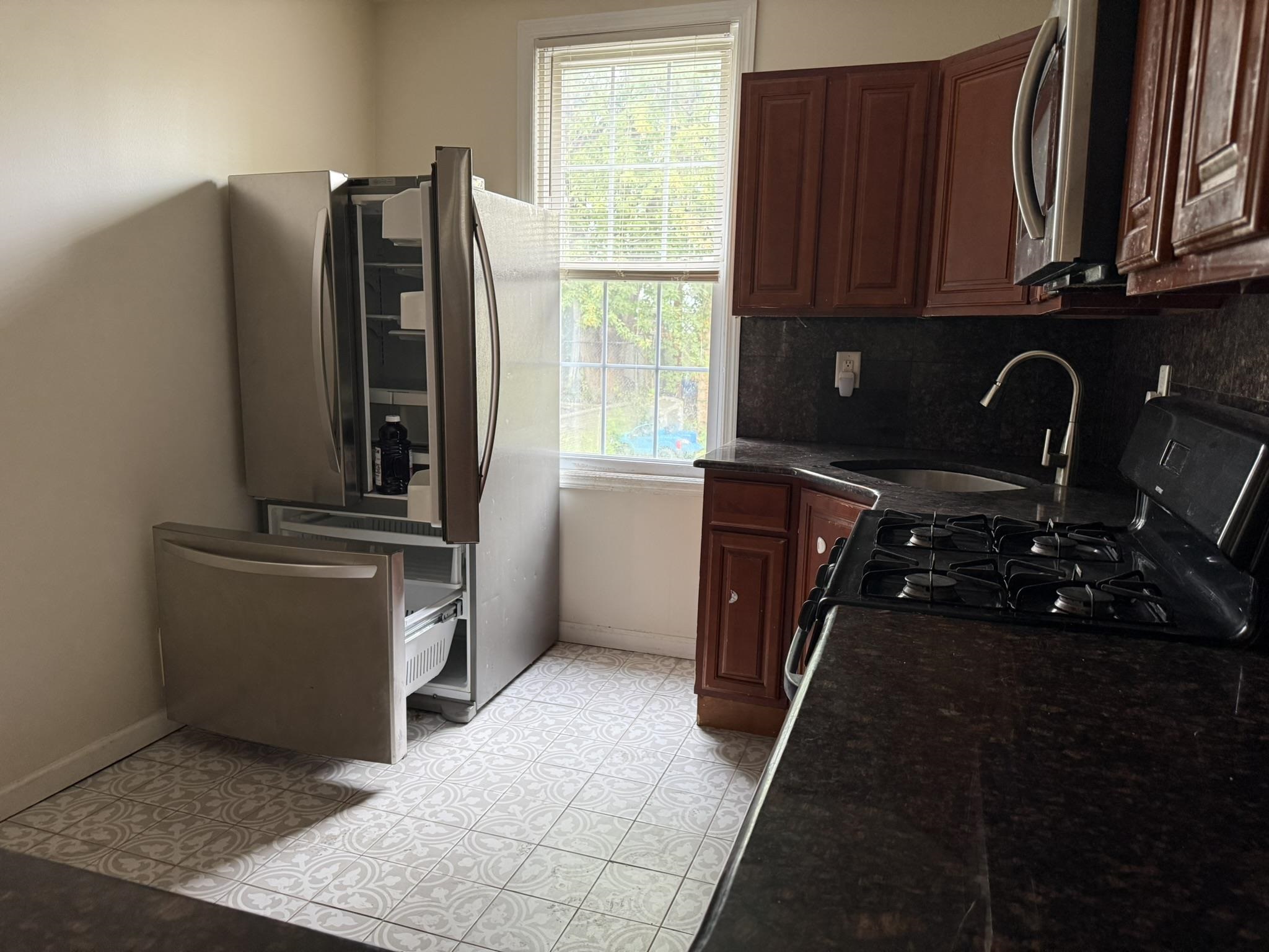 352 WOODLAWN AVE Unit: 1