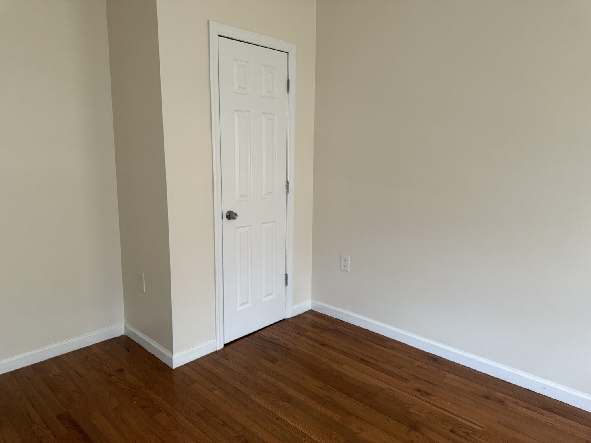 352 WOODLAWN AVE Unit: 1