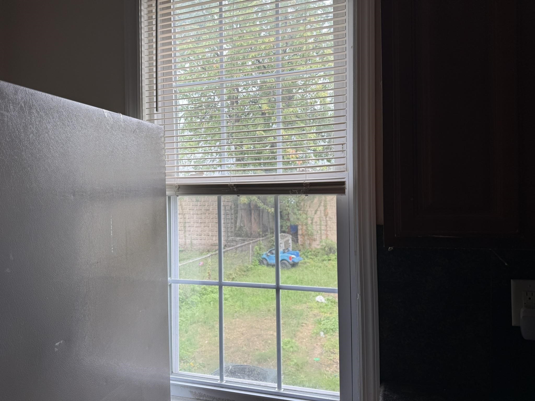 352 WOODLAWN AVE Unit: 1