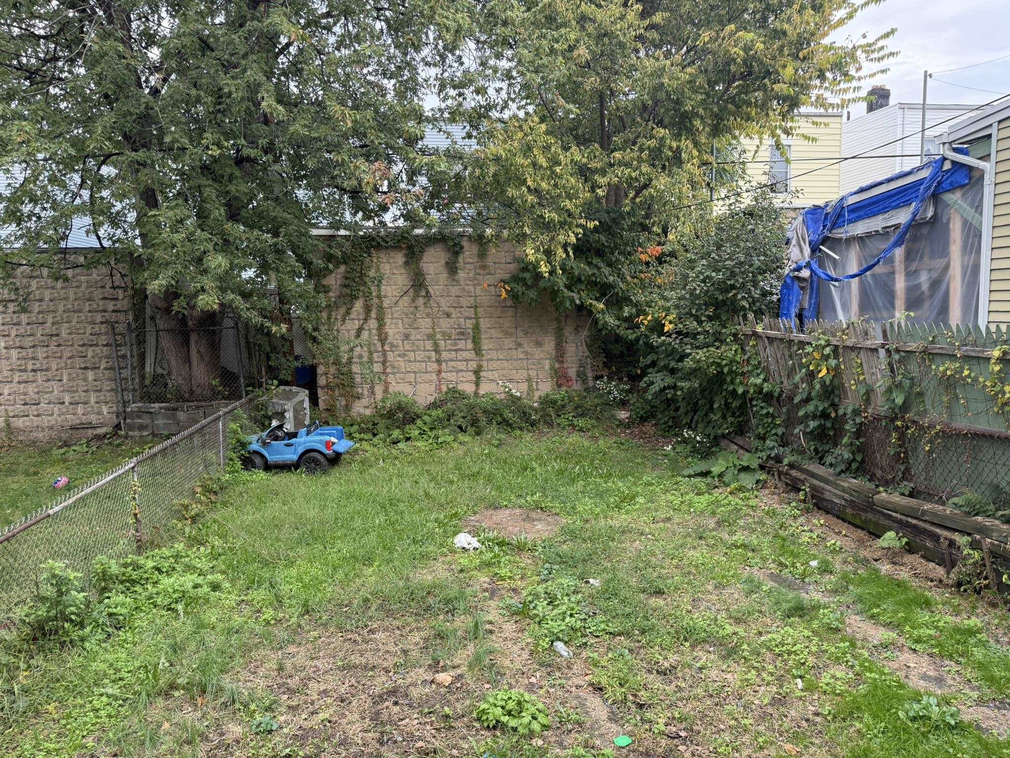 352 WOODLAWN AVE Unit: 1