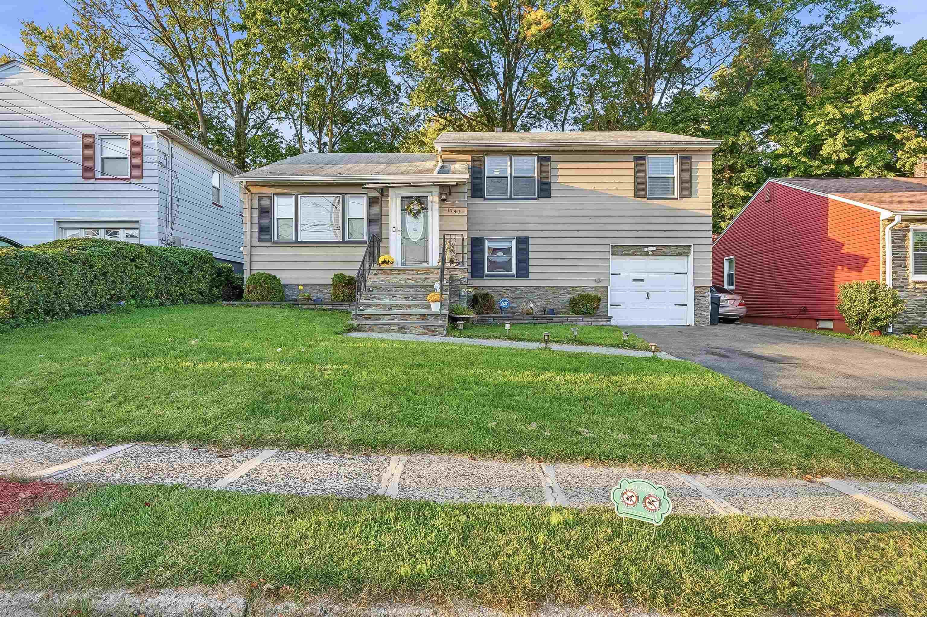 1747 COLGATE PL