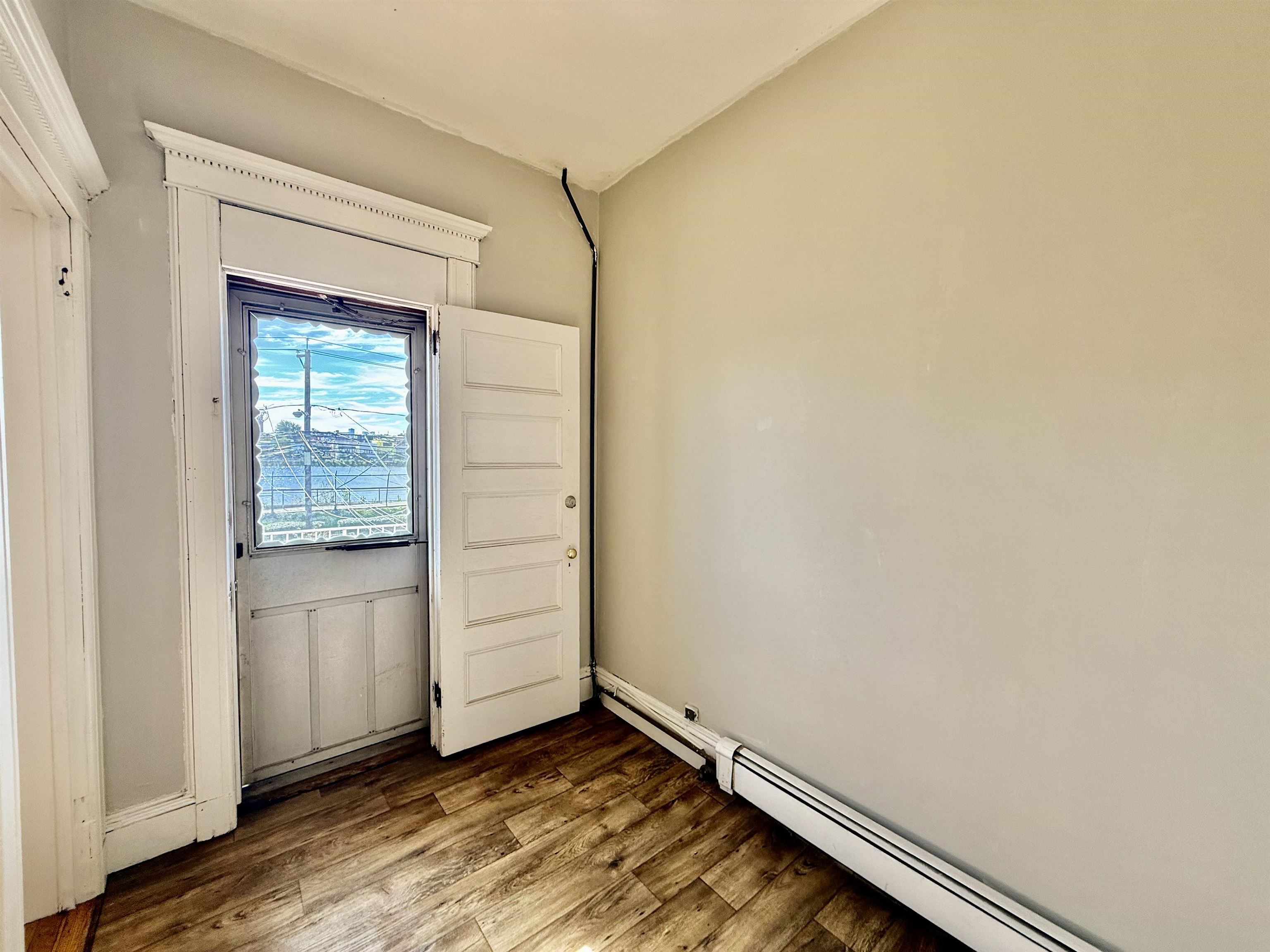 206 HIGHPOINT AVE Unit: 2