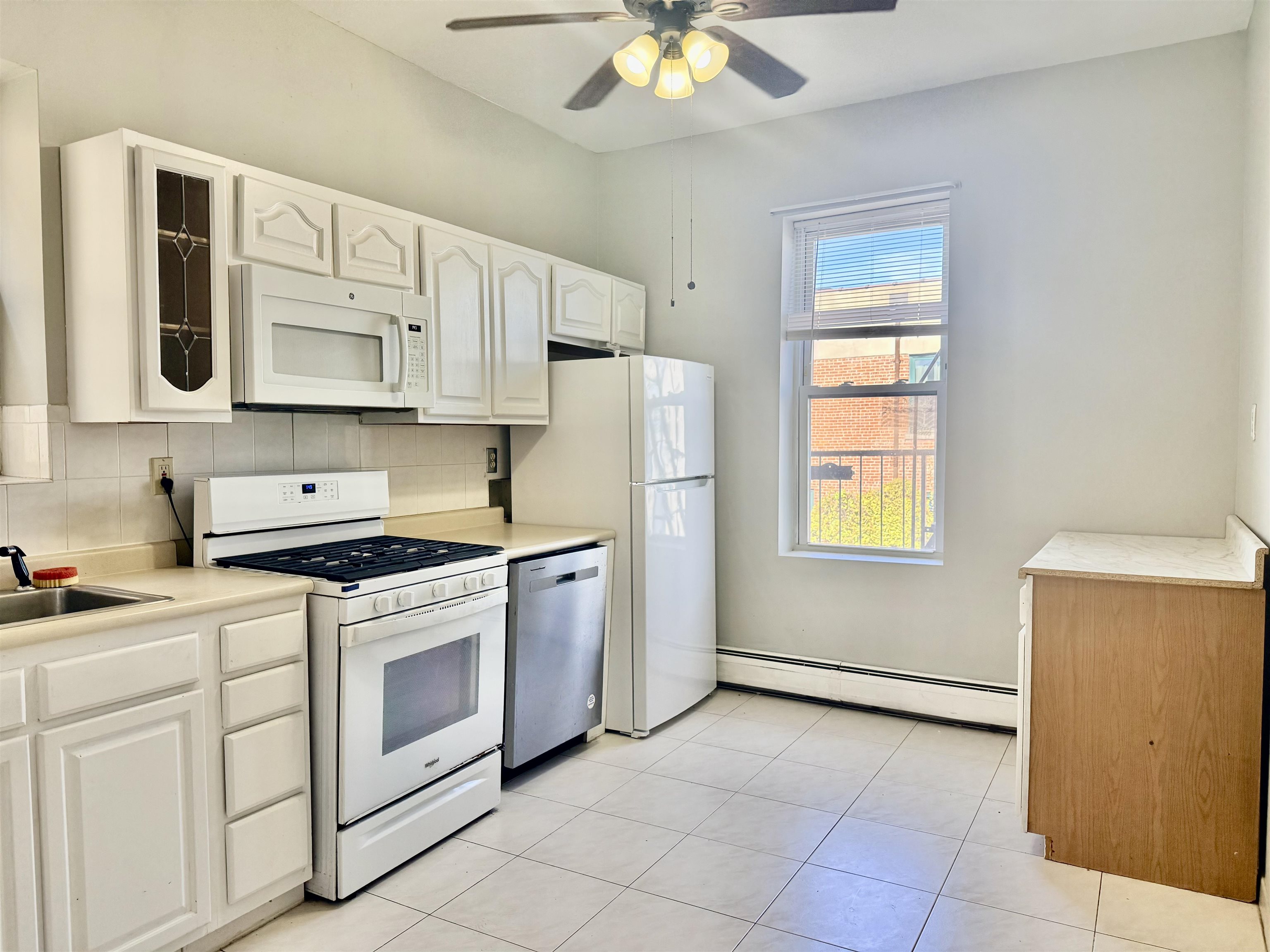 206 HIGHPOINT AVE Unit: 2