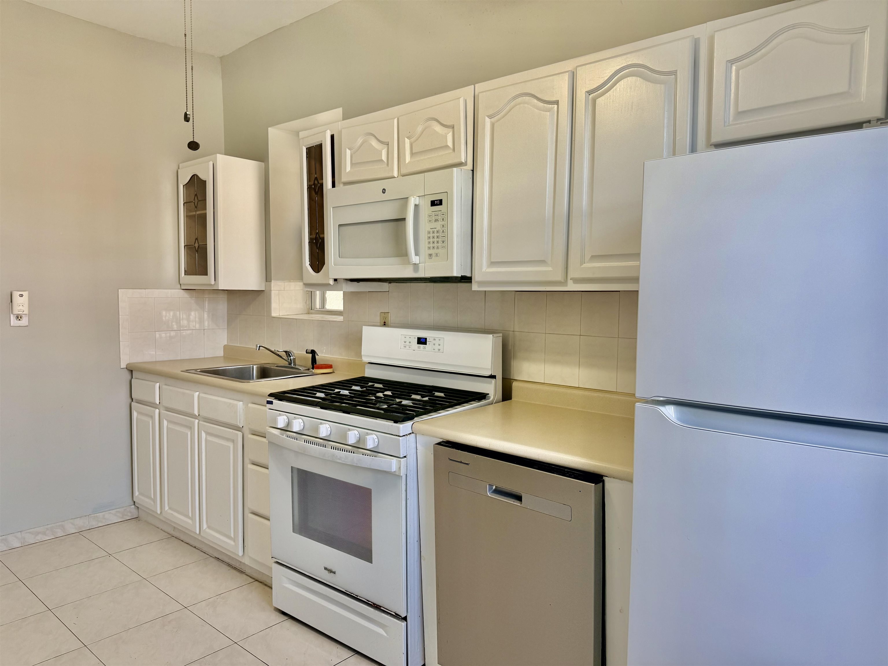 206 HIGHPOINT AVE Unit: 2