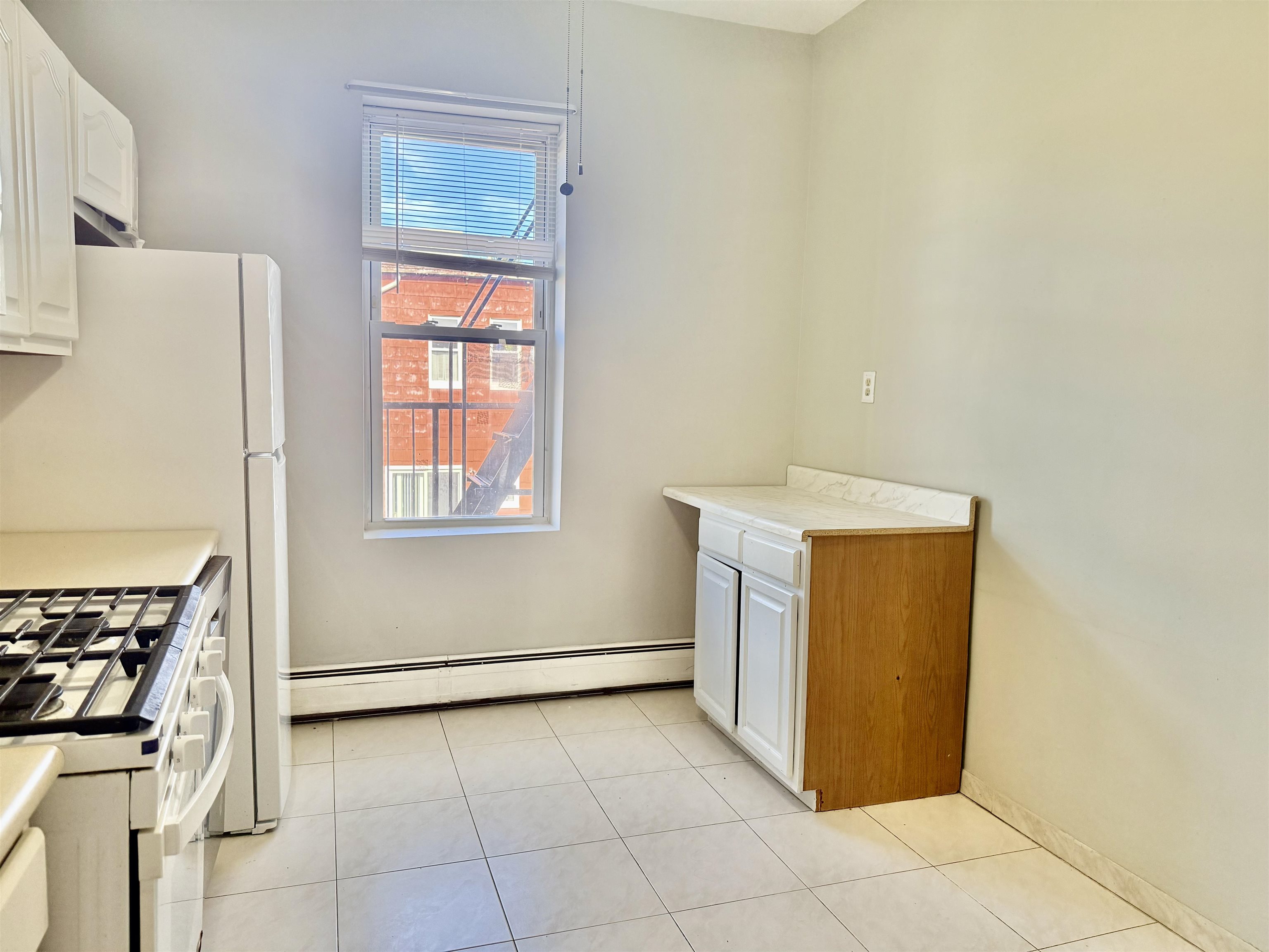 206 HIGHPOINT AVE Unit: 2