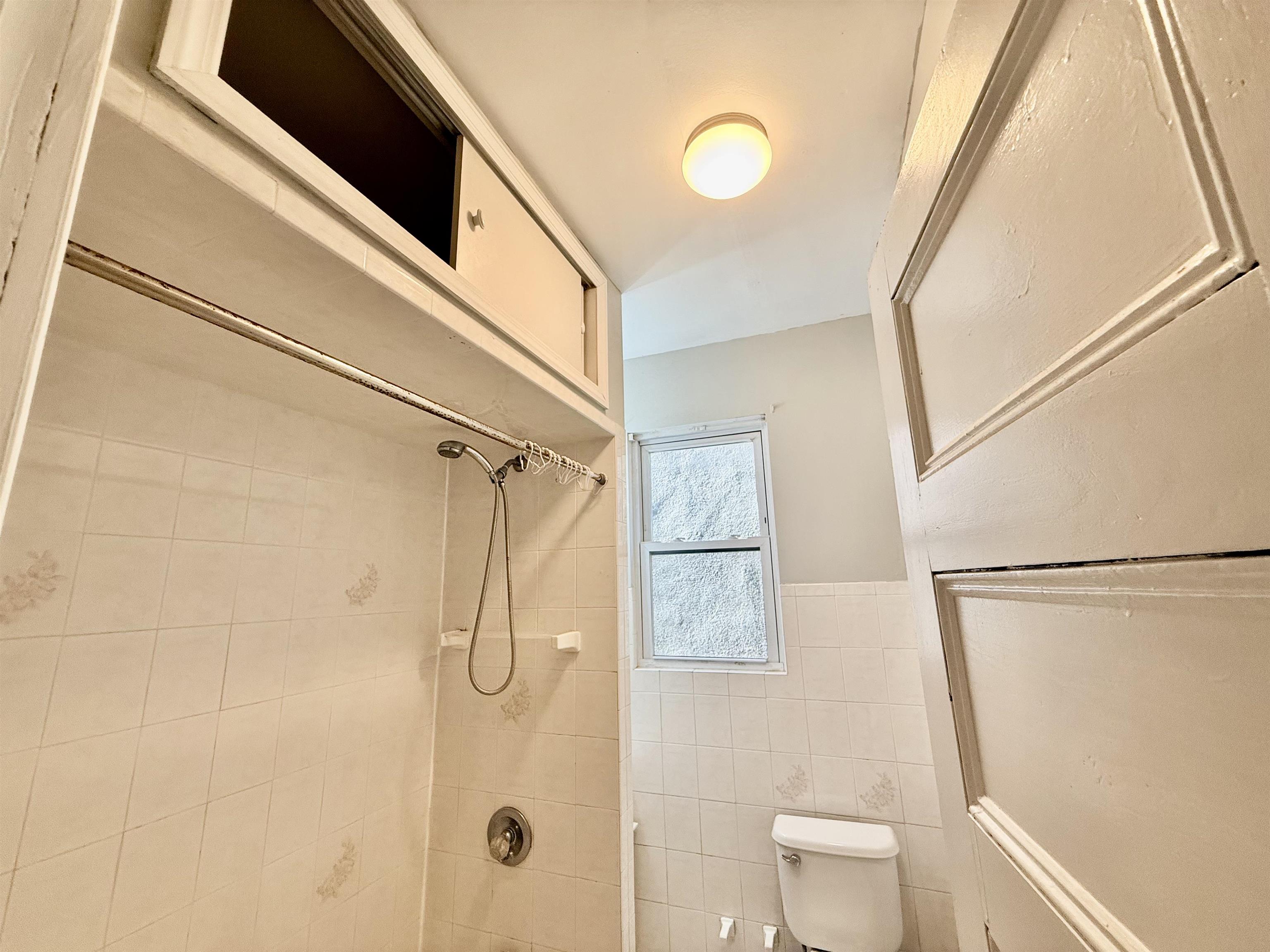 206 HIGHPOINT AVE Unit: 2